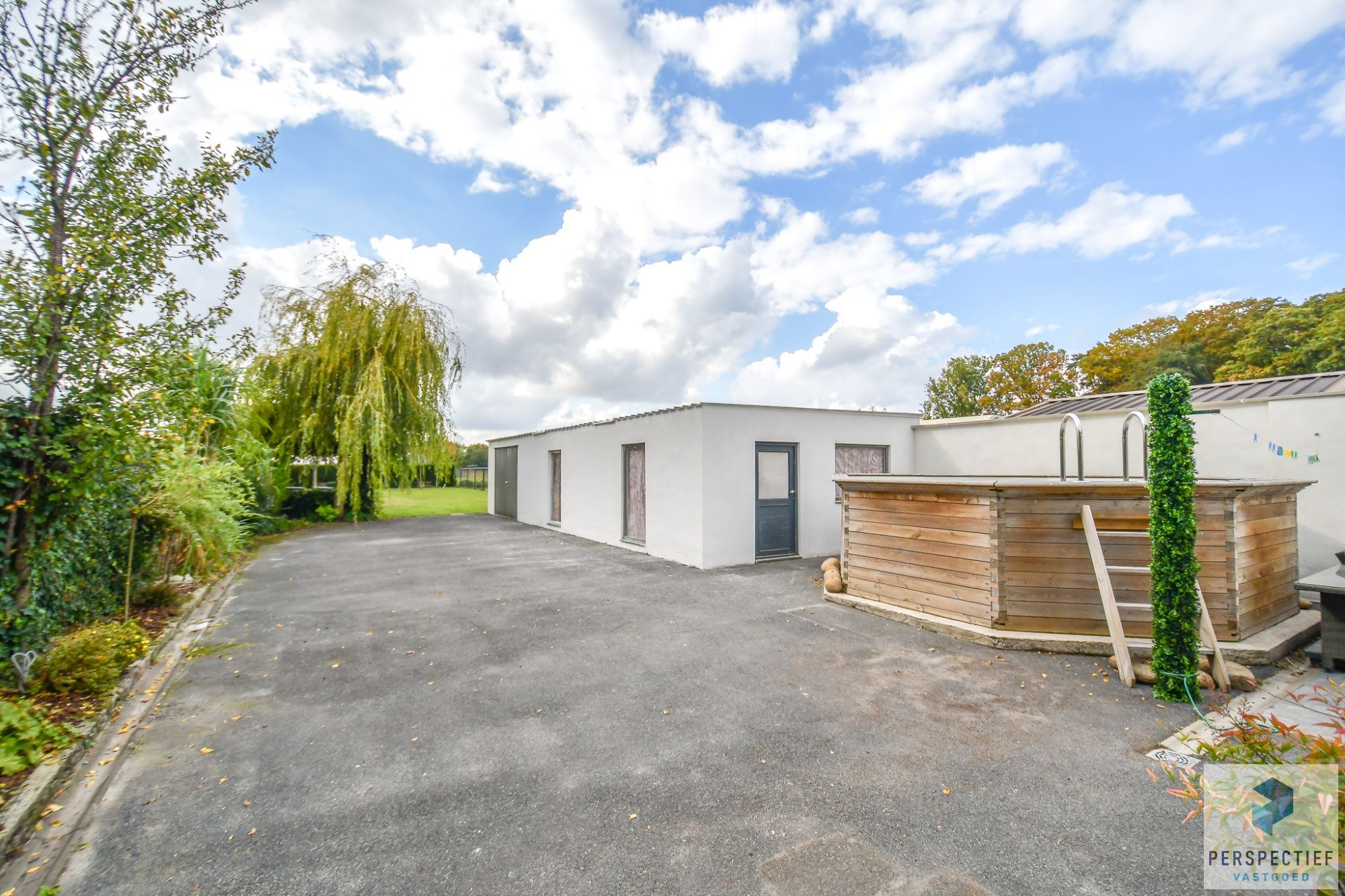 STATIGE GROTE WONING met 4 slaapkamers, garage & GROTE TUIN foto 3