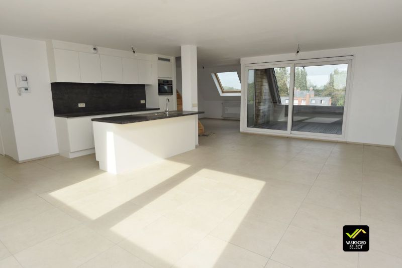 Te huur: ruime duplex in Maldegem met lift naar beide verdiepingen foto {{pictureIndex}}