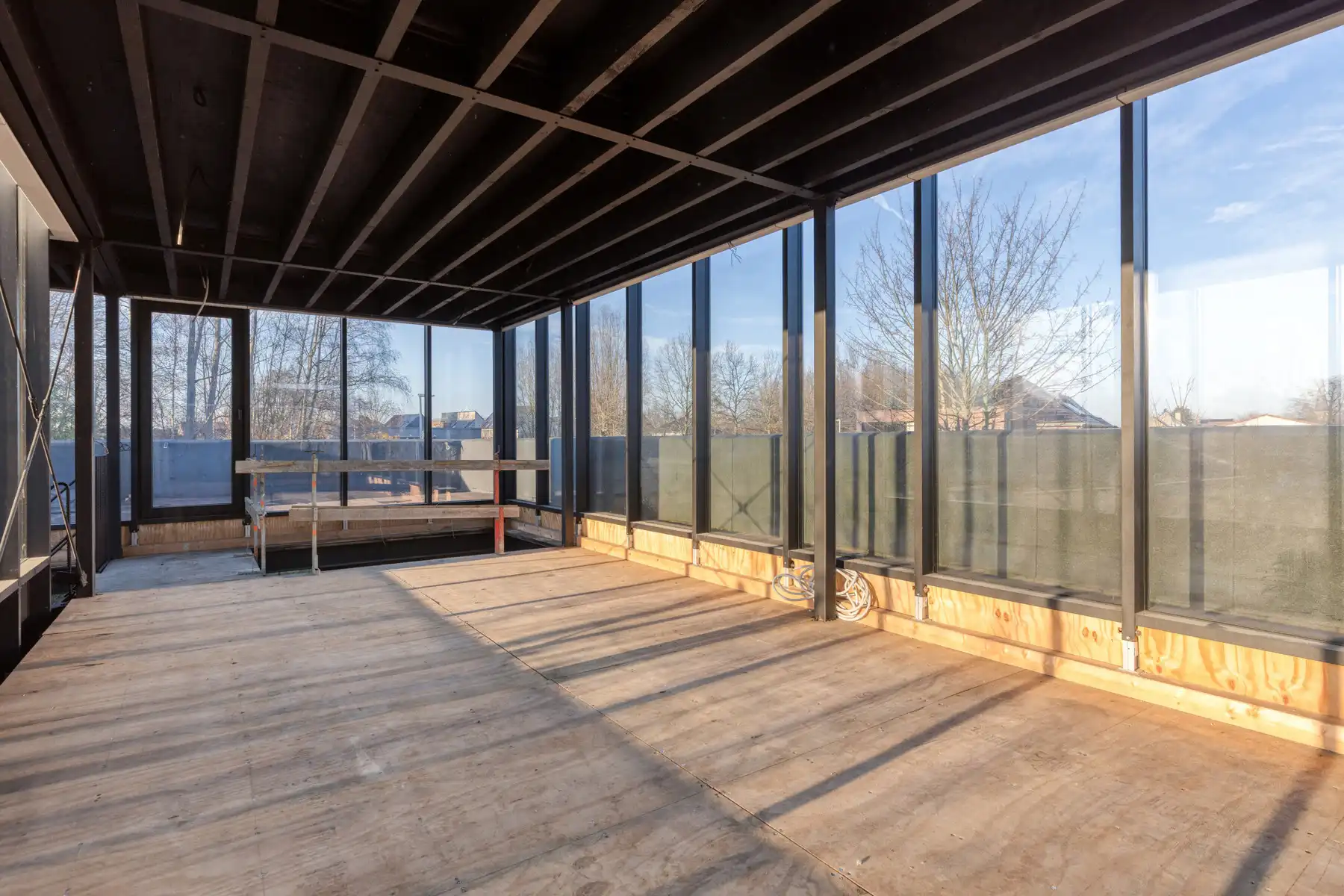 Casco af te werken woning met achterliggend magazijn. foto 11