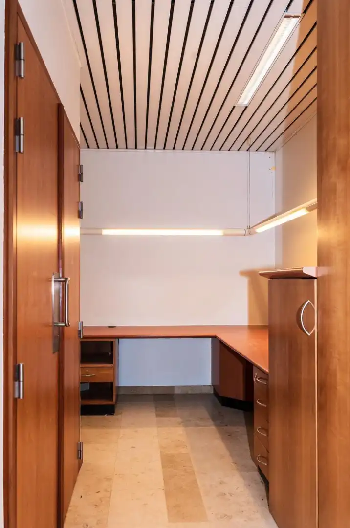 Kantoorruimte:Winkelruimte te huur in Voeren – 184 m² met parkeergelegenheid foto 16