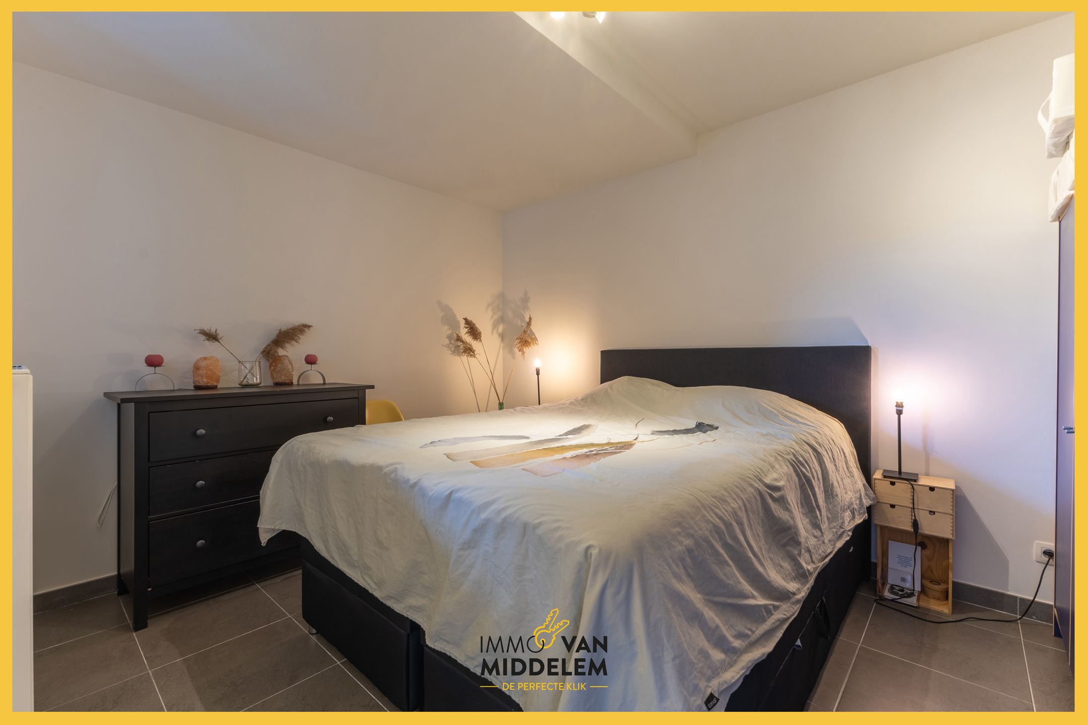 INSTAPKLAAR GELIJKVLOERS 2-KAMER APPARTEMENT, CENTRUM ESSENE foto 6