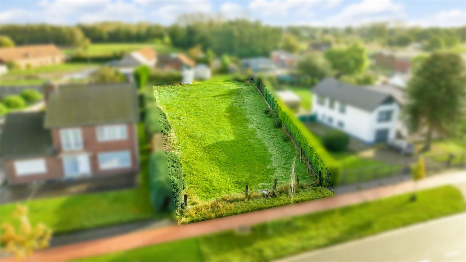 KNAPPE BOUWKAVEL (+-11A86CA) OP GROENE, DOCH CENTRALE EN GUNSTIGE LOCATIE, VLAKBIJ HET CENTRUM VAN BOCHOLT! foto 3