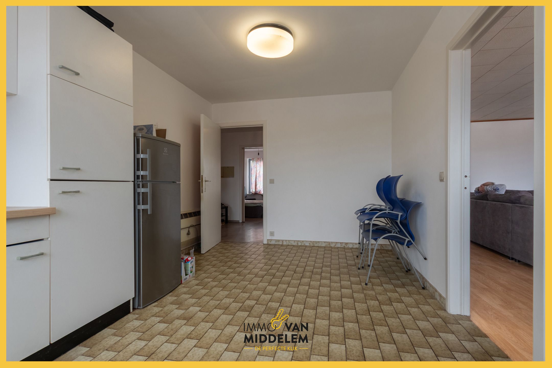 LICHTRIJK EN RUIM APPARTEMENT MET 2 KAMERS & GARAGE  foto 8