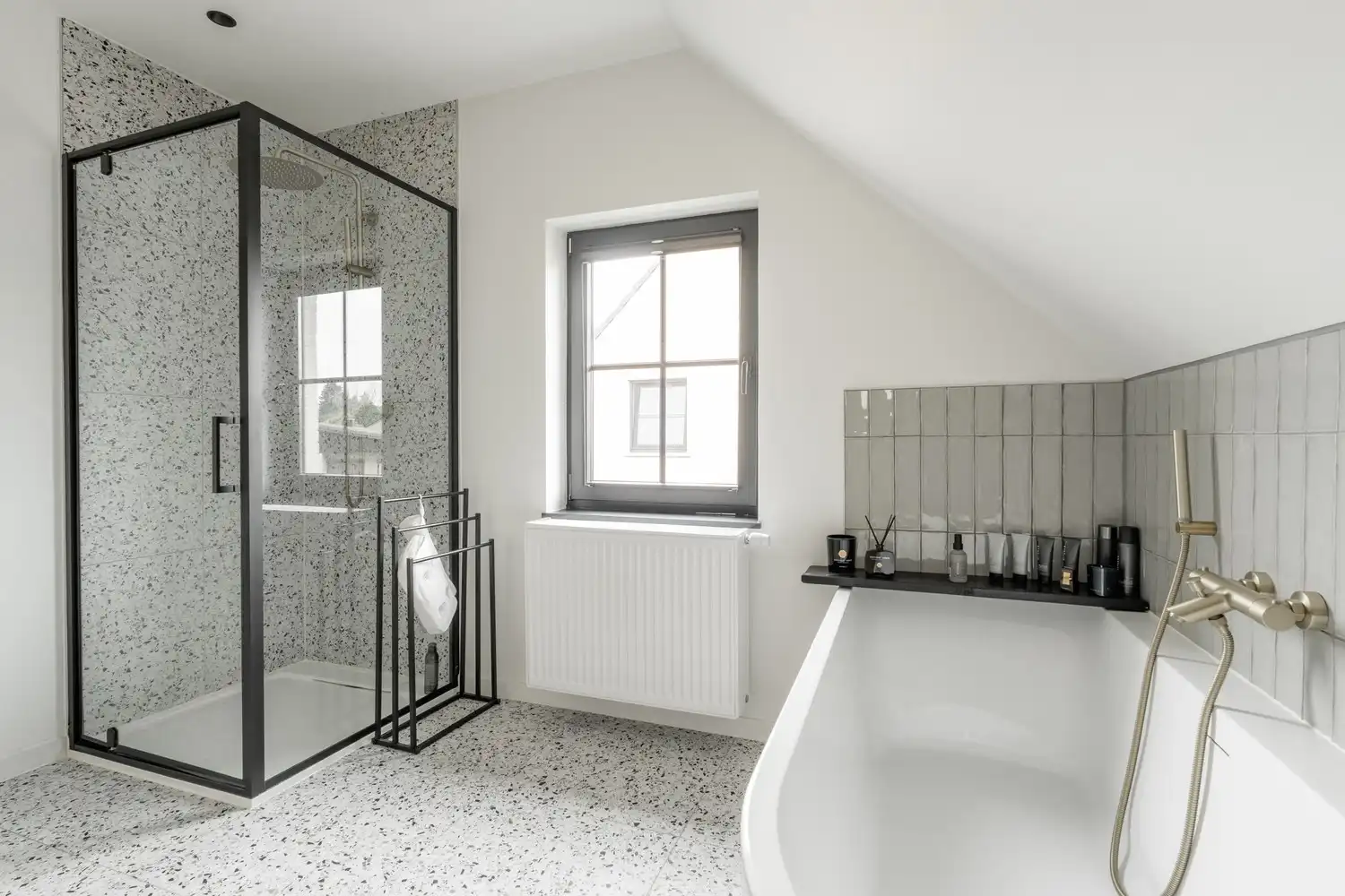 Prachtige villa te koop in Lommel - 4 slaapkamers, 2 badkamers, garage en ruime tuin op 566 m², volledig gerenoveerd in 2025! foto 37