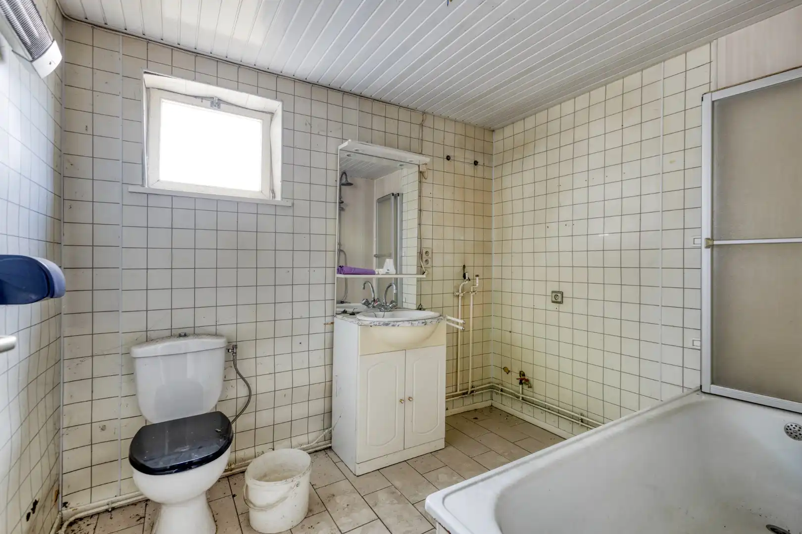 Volledig te renoveren / te herbouwen woning op 674 m² in een doodlopende straat te Ginderbuiten ! foto 15
