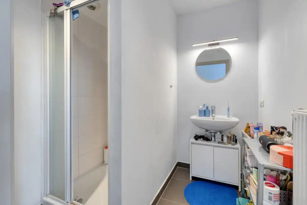 Ruim 3-slaapkamerappartement met zuidgericht terras en open zichten. foto 12