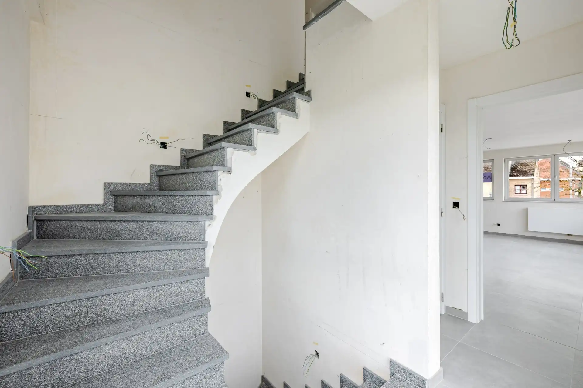 Ruim en lichtrijk, af te werken appartement van 173 m² foto 3