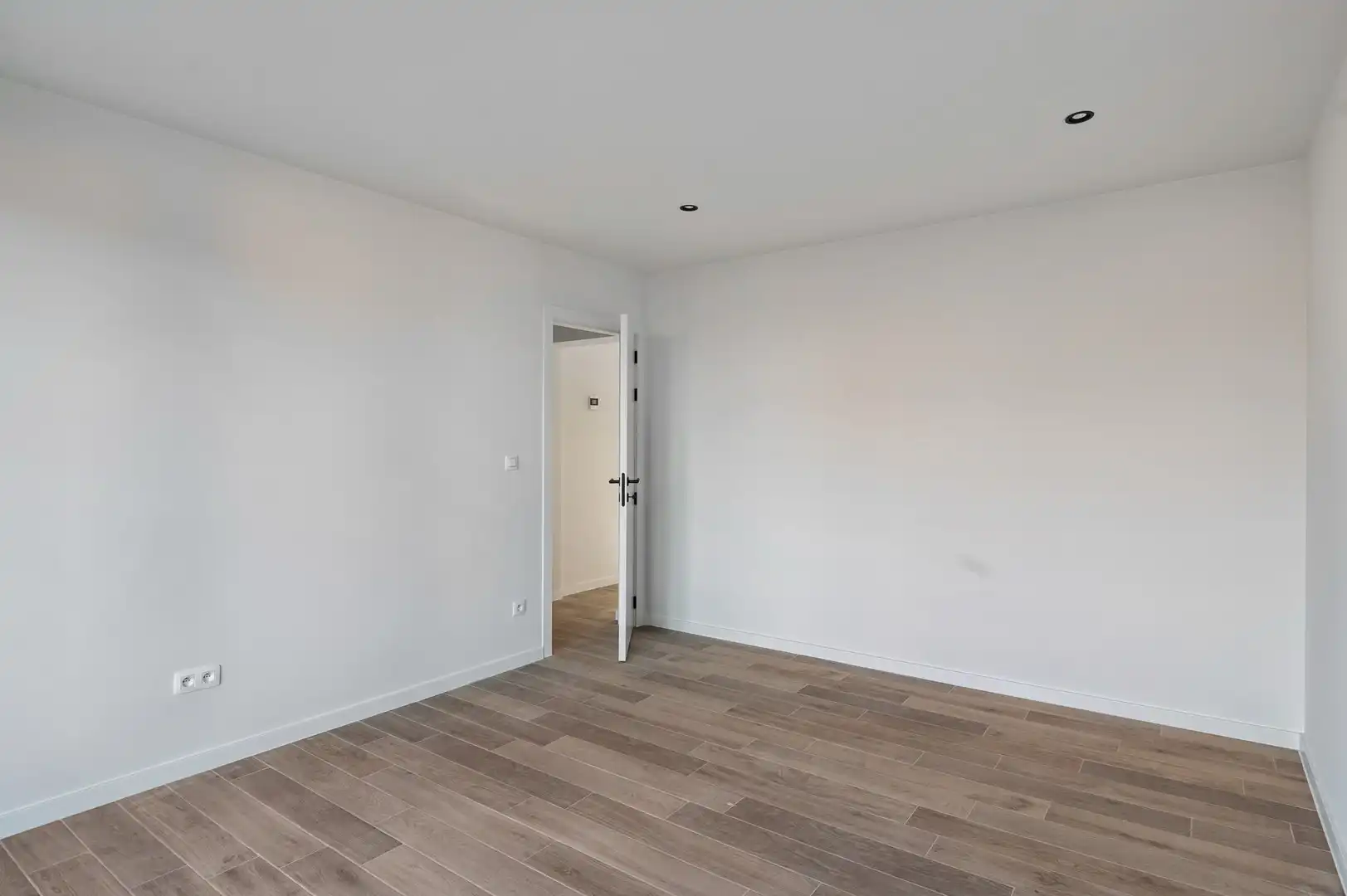 Gerenoveerd hoekappartement met terras in centrum Brasschaat foto 14