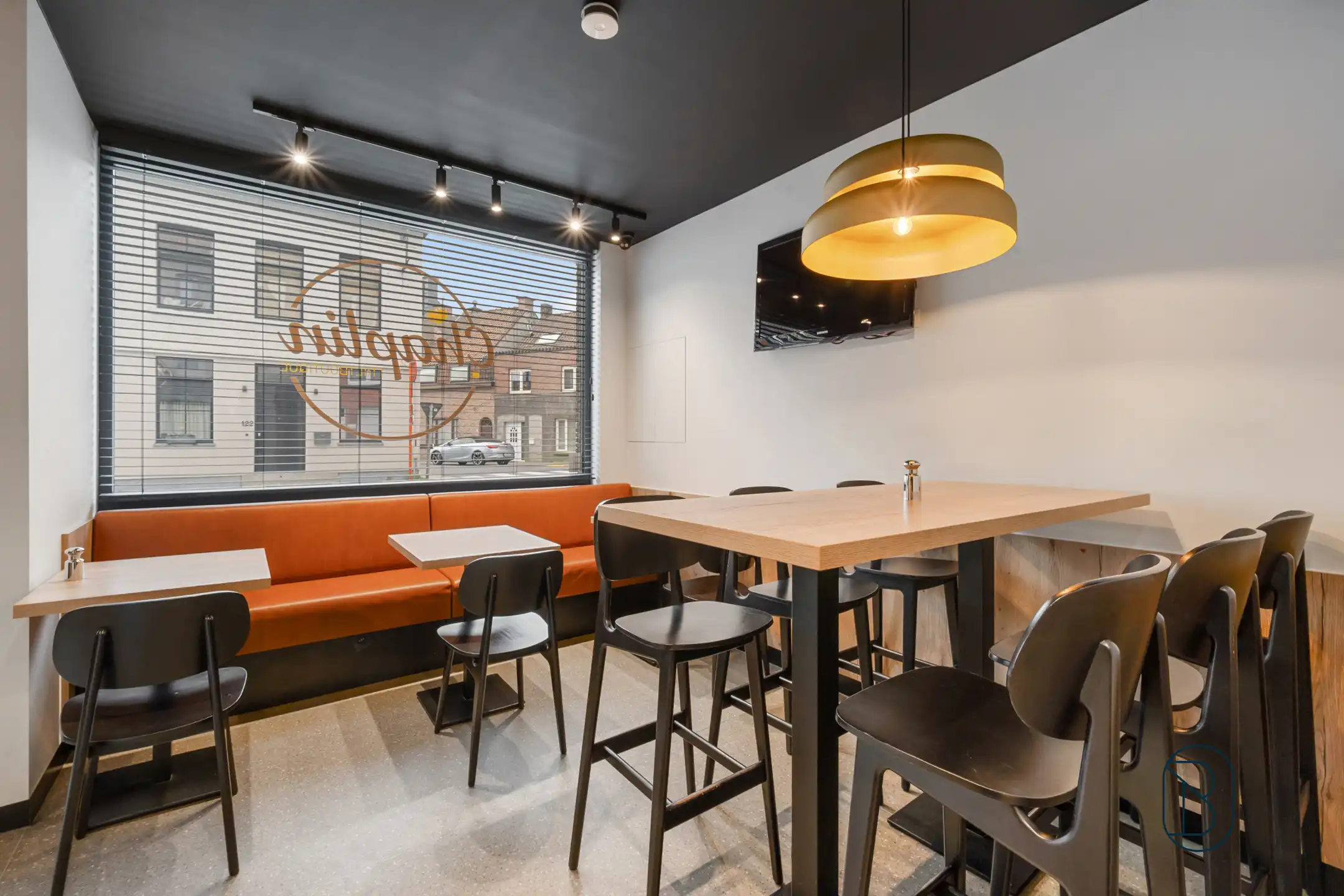 Topgelegen frituur en instapklaar duplex appartement foto 7