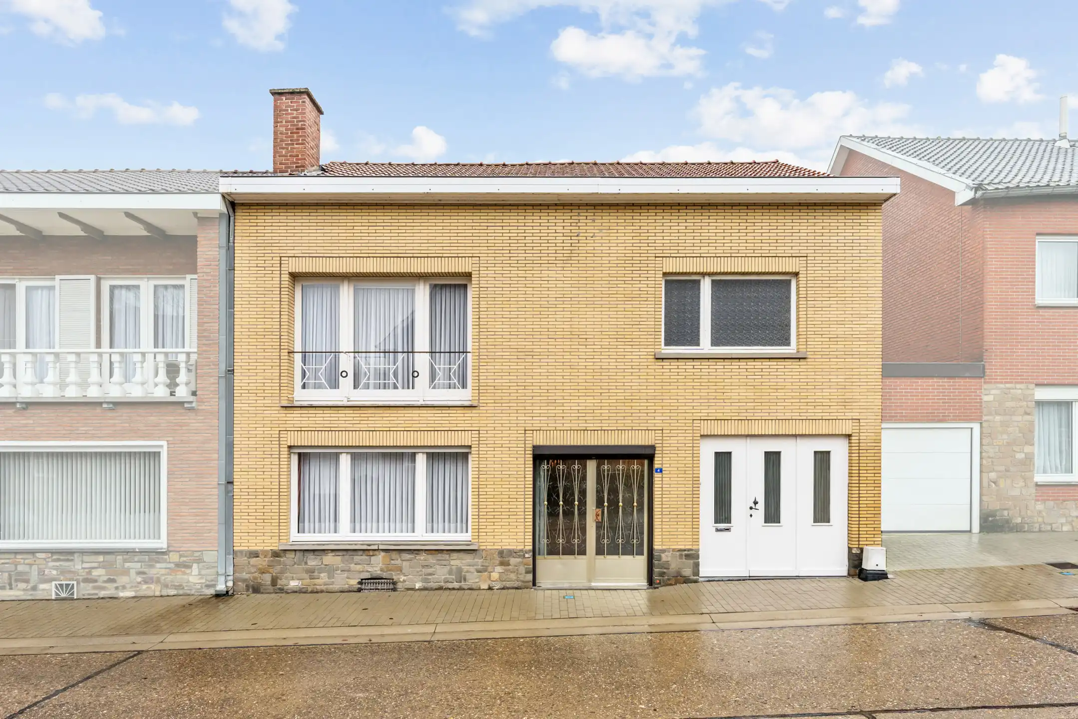 Hoofdfoto van de publicatie: Te renoveren woning met garage op 4a30 te Zussen