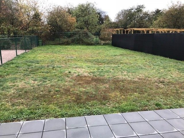 Ruim gelijkvloers appartement met 2 slk, lift, ruim terras met tuin en staanplaats in de kelder. foto 5