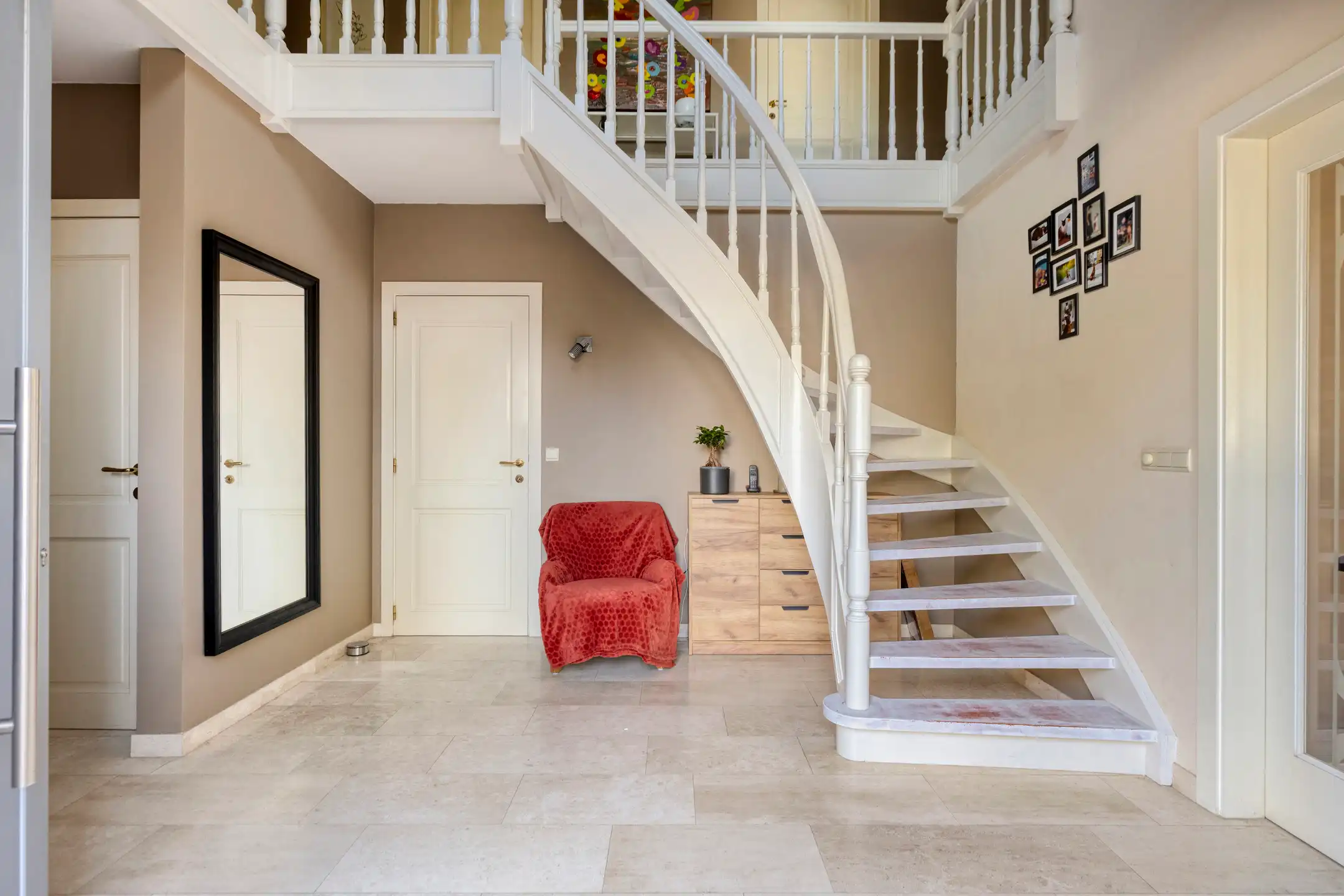 Klassevolle woning en zonnige tuin op een uitstekende ligging foto 4