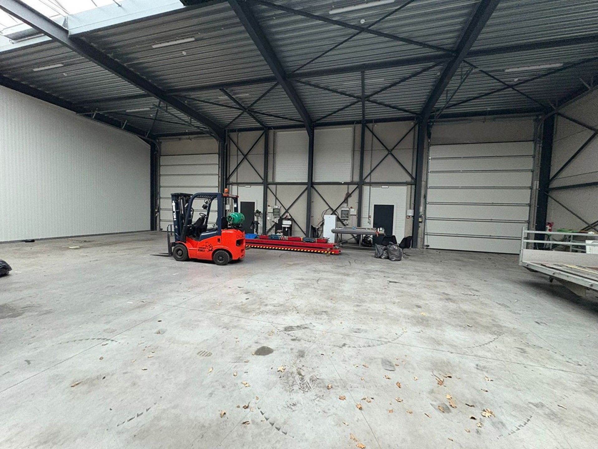 Moderne KMO unit (430m²) te huur. foto 7