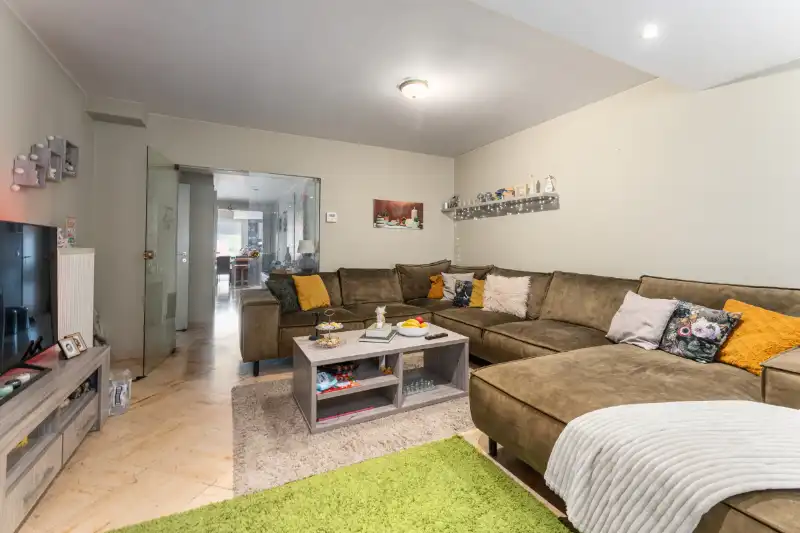 Genoveerd appartementsgebouw met drie appartementen en handelsruimte foto 7