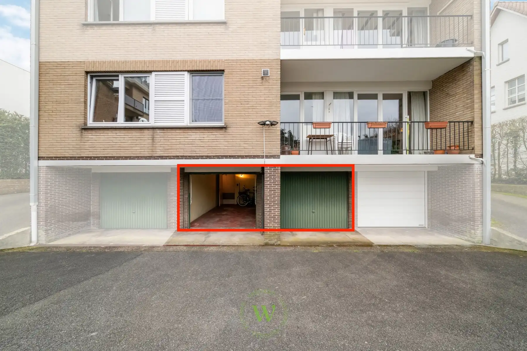 Lichtrijk 3-slaapkamerappartement met 2 garages en berging foto 2