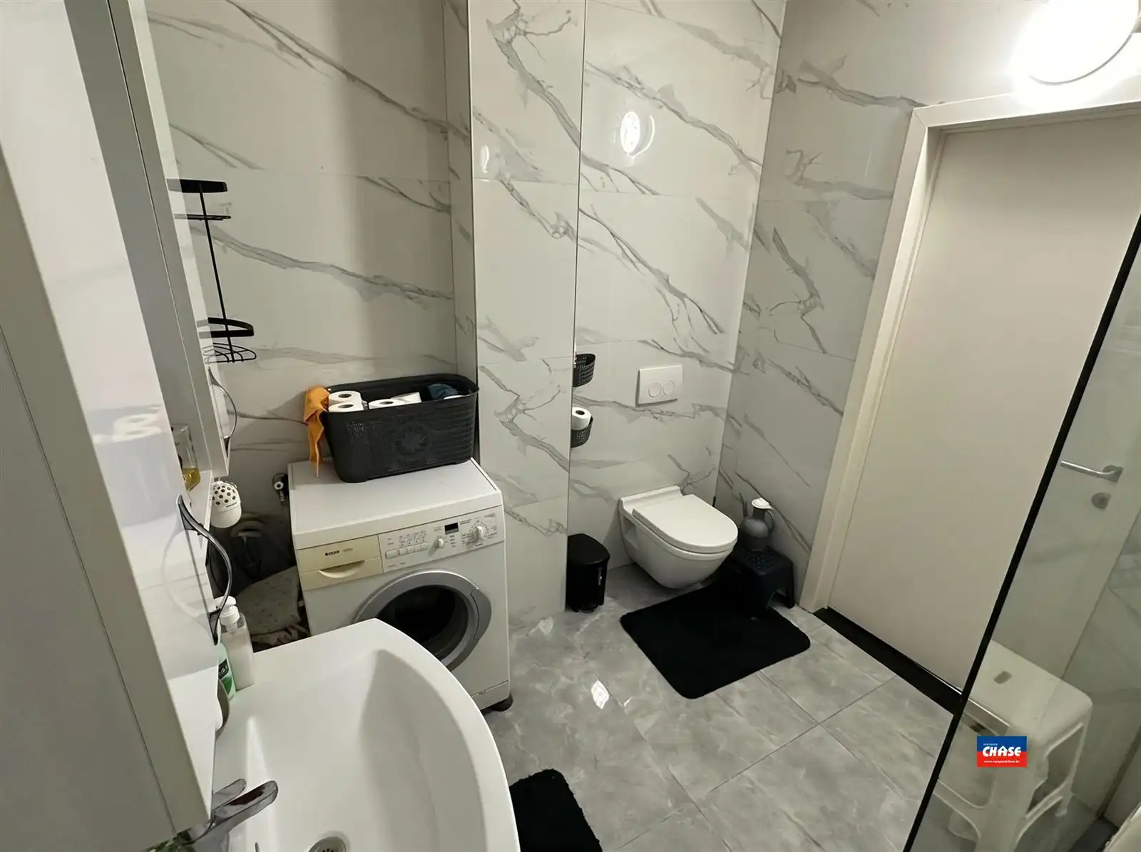 Appartement met ruime woonkamer, mooie keuken en 2 slaks foto 5