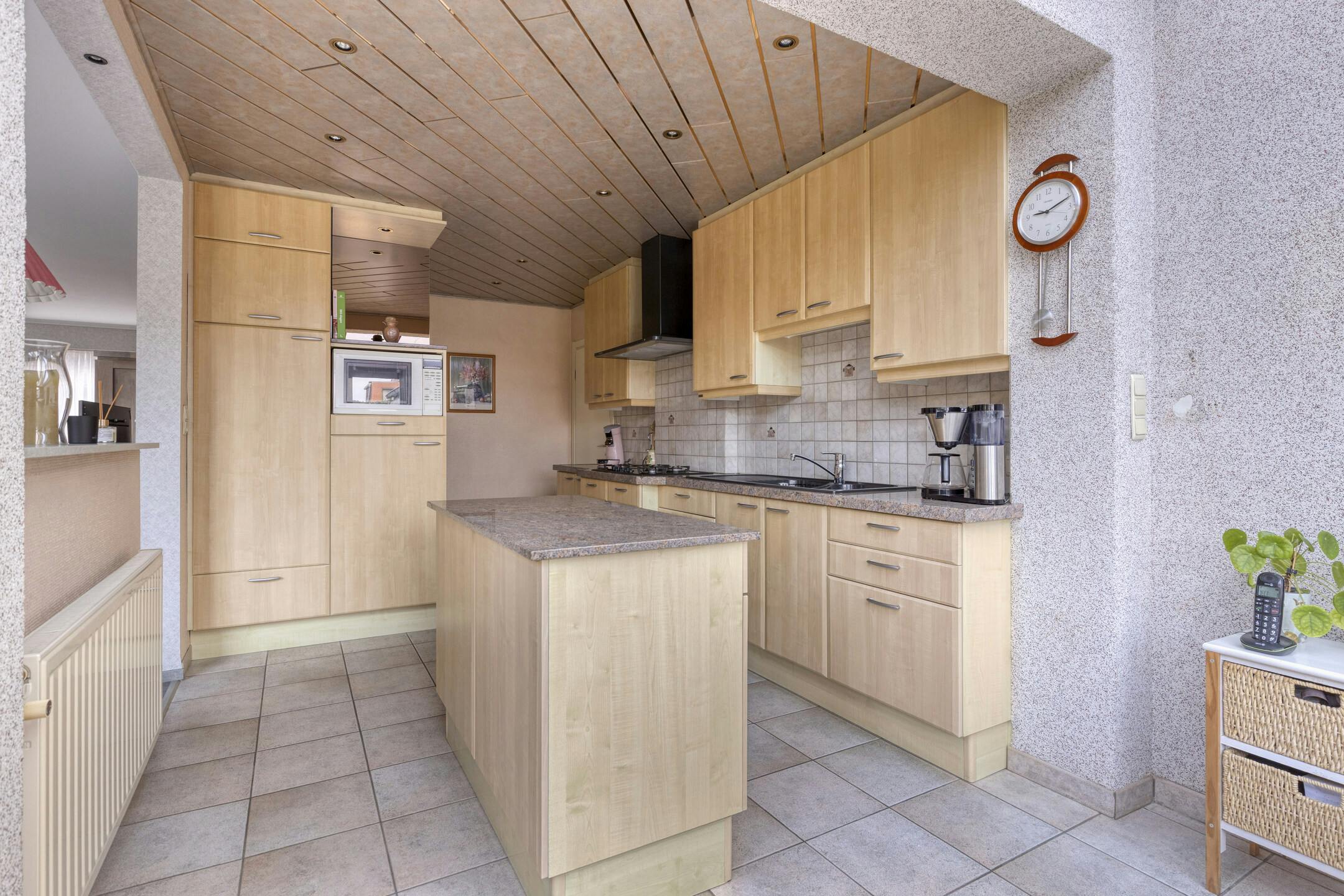 Ruime verzorgde gezinswoning in centrum Beveren foto 8