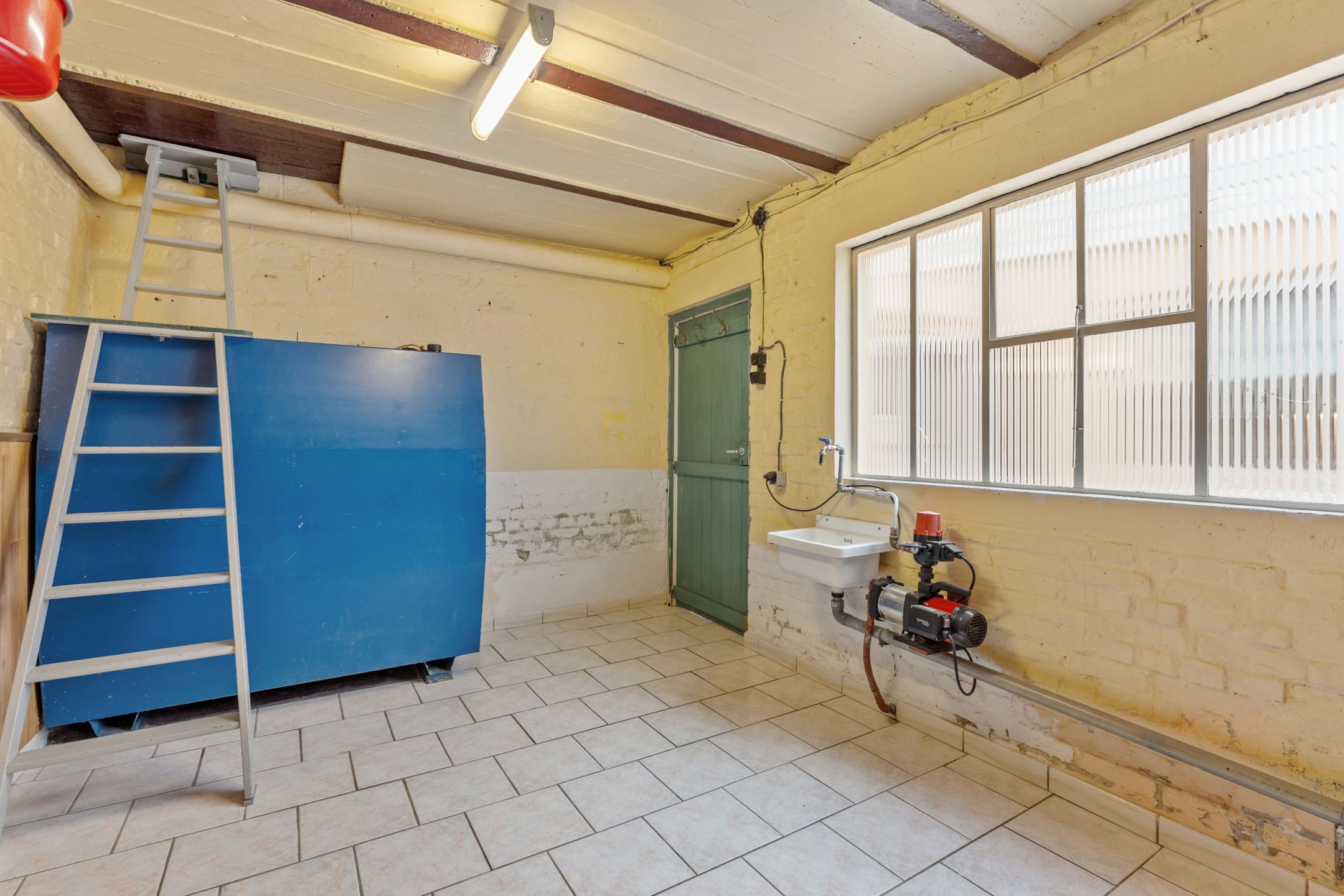 Te renoveren woning met garage op 4a30 te Zussen foto 11