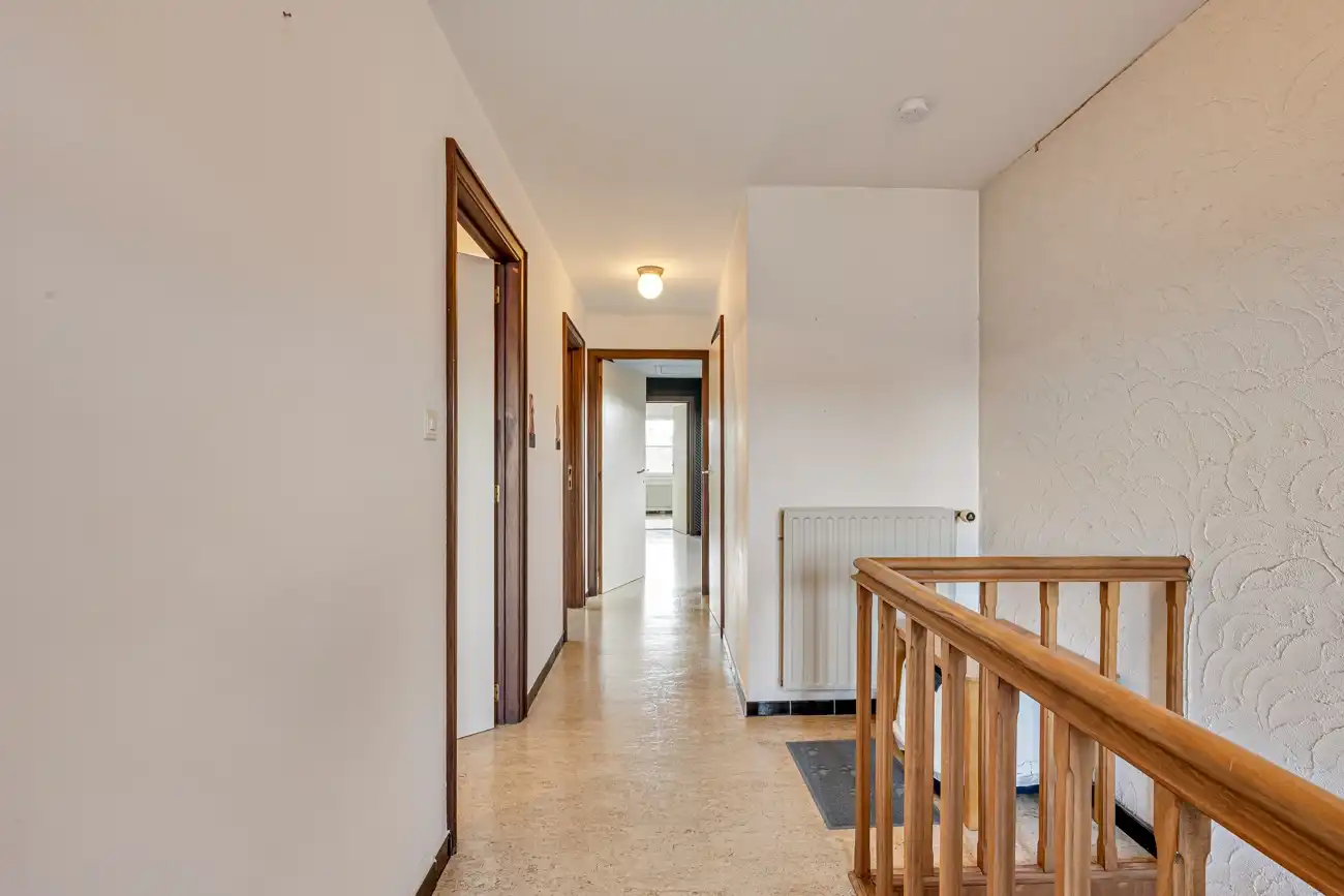 Charmante gerenoveerde woning met 5 slpks op een rustige ligging foto 17
