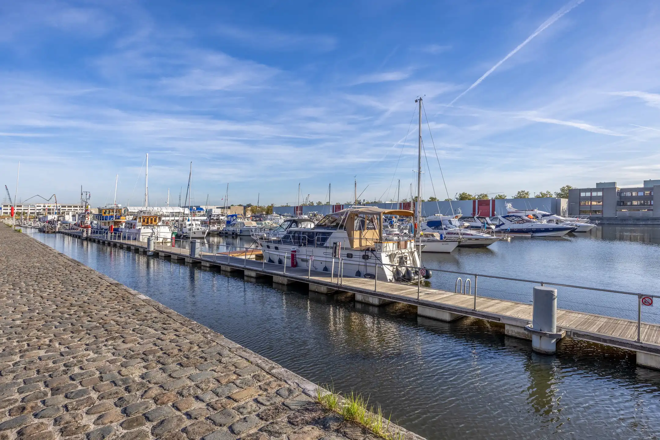 Stijlvol penthouse met panoramisch zicht op stad en haven foto 32
