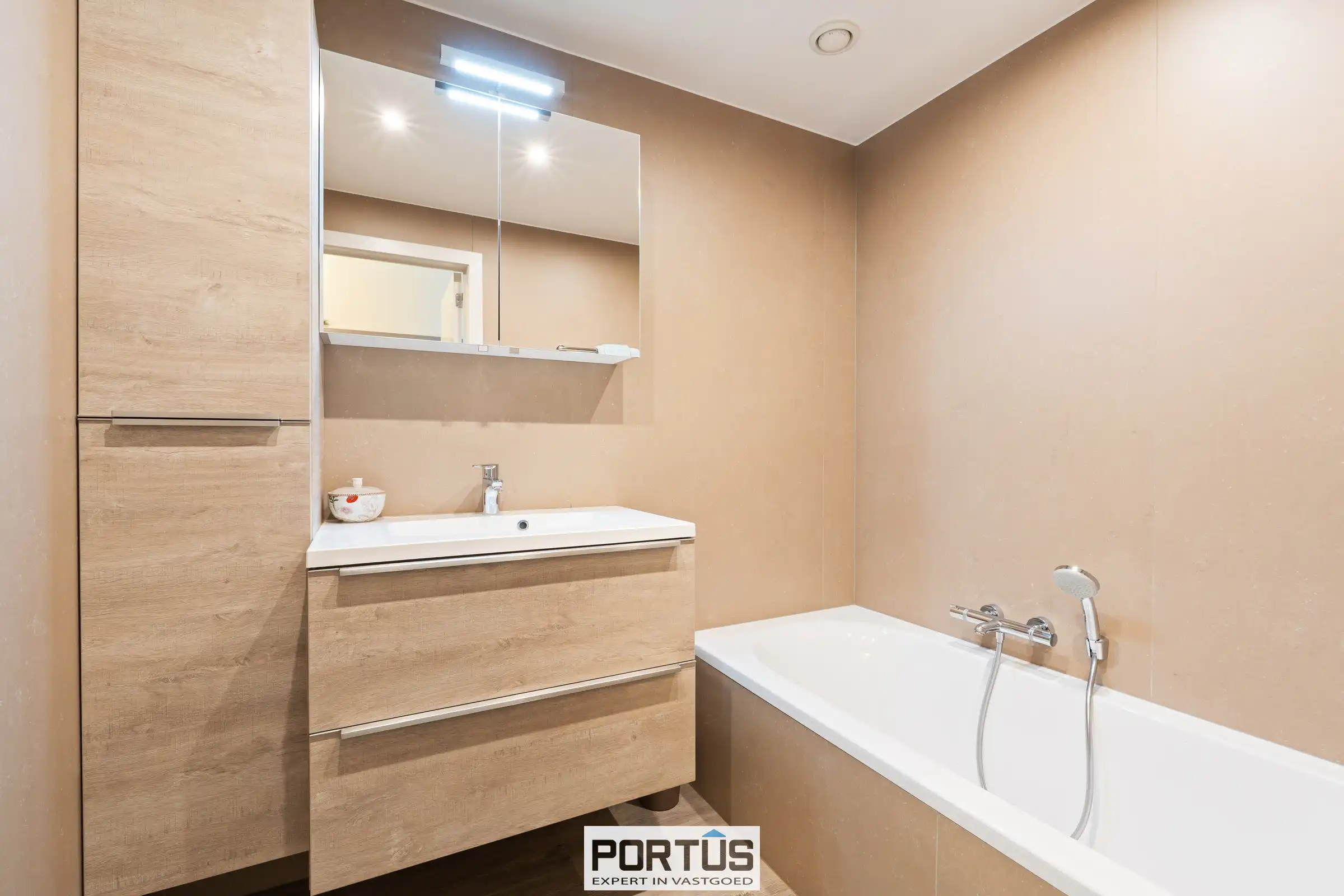 Ruim zonnig hoekappartement te koop te Nieuwpoort foto 11