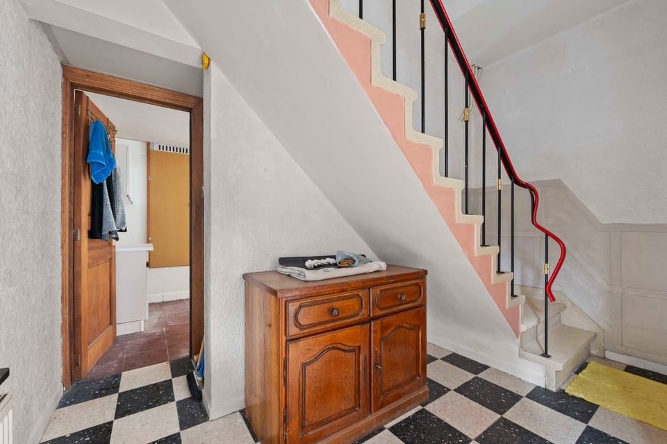 HALFOPEN BEBOUWING MET GARAGE EN GROTE TUIN IN TONGEREN foto 9