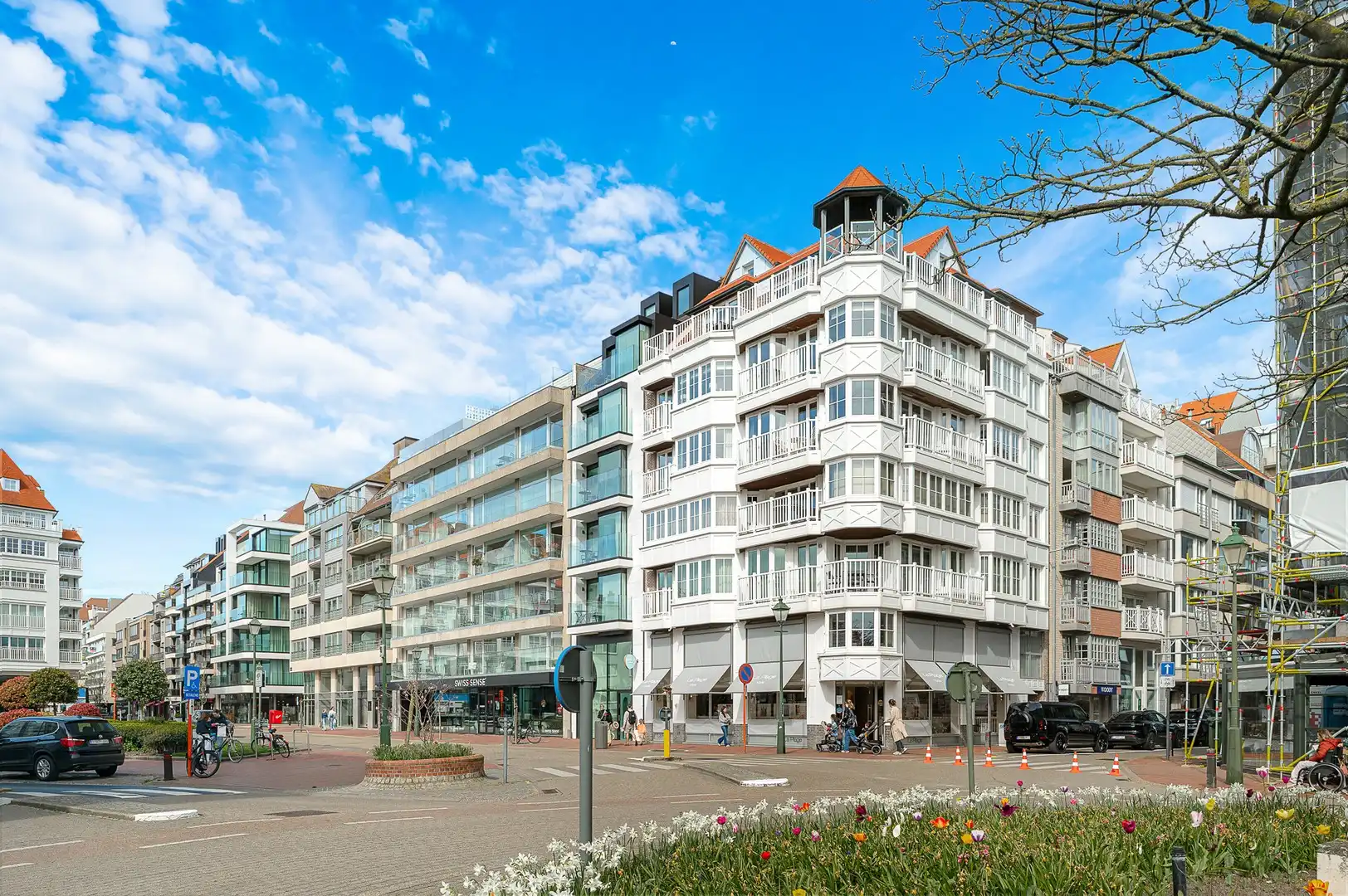 Uniek hoekappartement op een topligging, met open zicht op het Driehoeksplein. foto {{pictureIndex}}