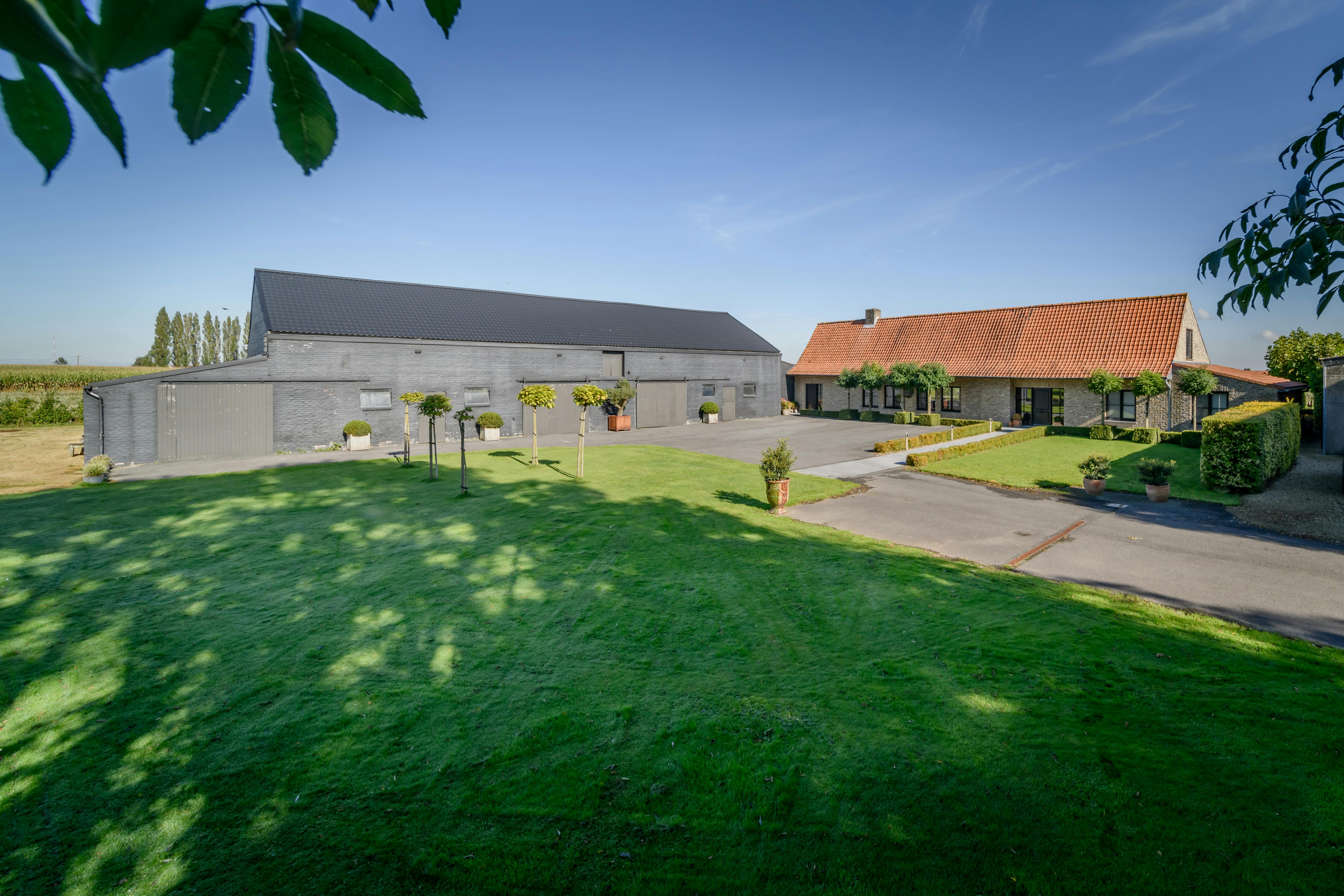 Hoofdfoto van de publicatie: Landelijke eigendom op 9.142m² te koop in Leisele.