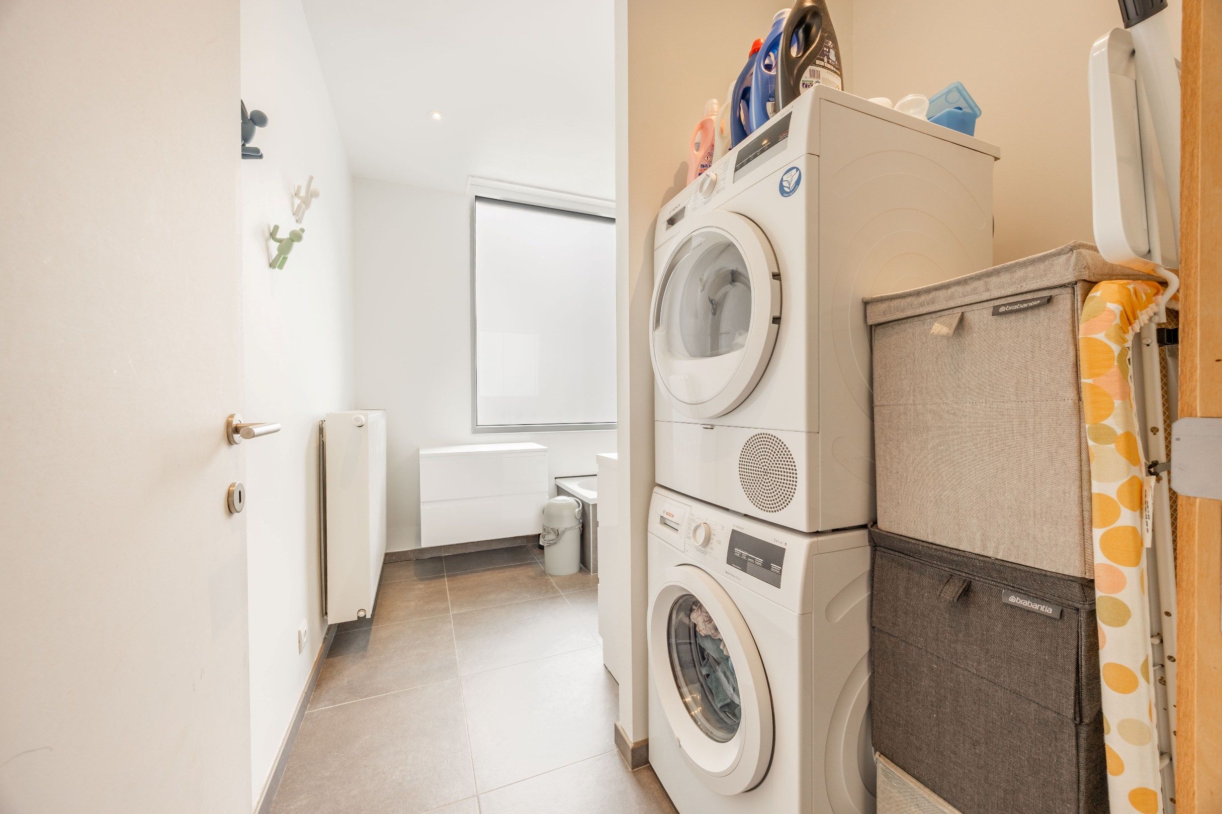 SUBLIEM GERENOVEERDE RIJWONING MET UITWEG foto 11