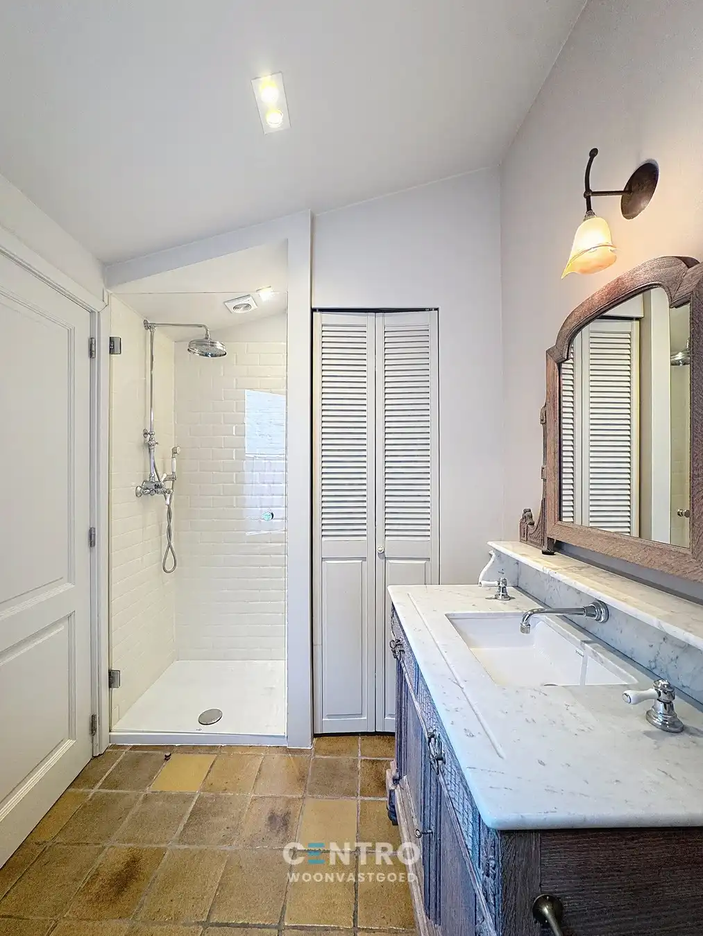 CHARMANTE woning in het Guido Gezellekwartier te Brugge! foto 9