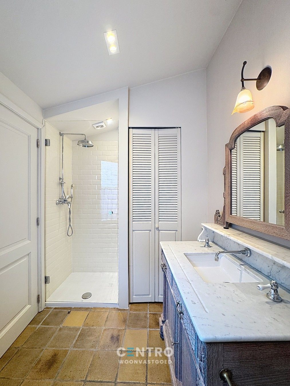 CHARMANTE woning in het Guido Gezellekwartier te Brugge! foto 9