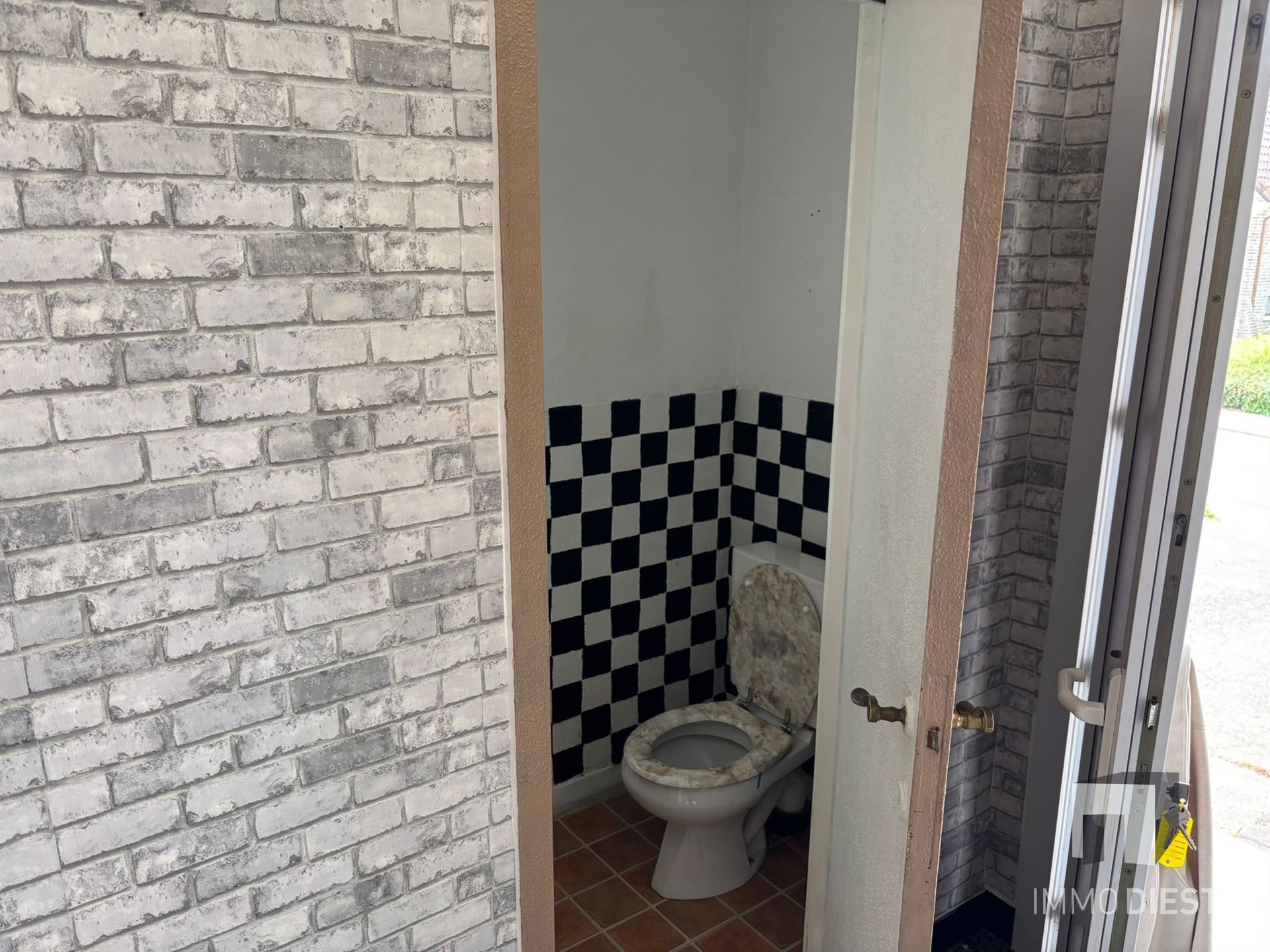 Leuke woning met tuin nabij het centrum - op te frissen foto 12