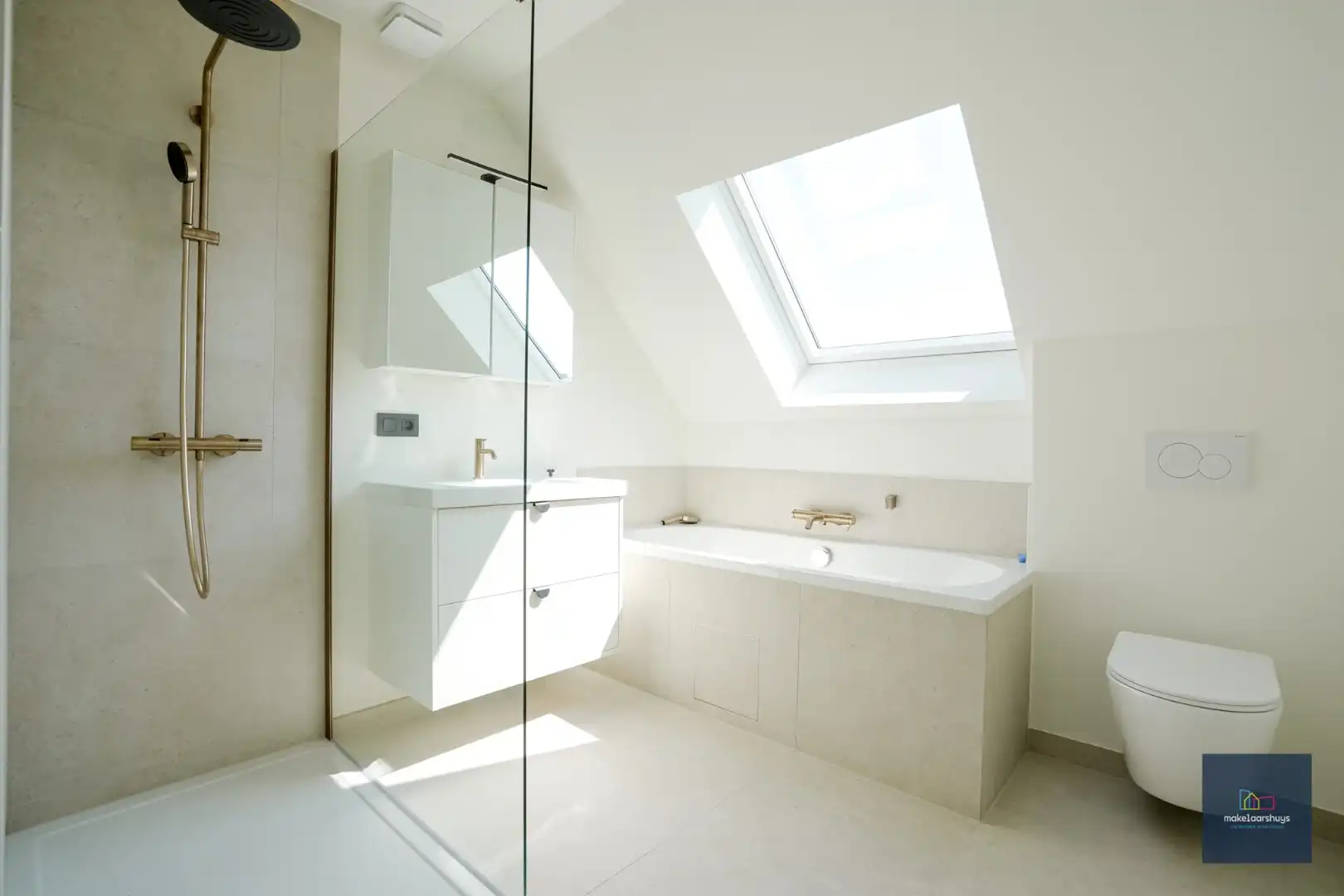 Stijlvol gerenoveerd duplex 3 slaapkamerappartement  met terras foto 10