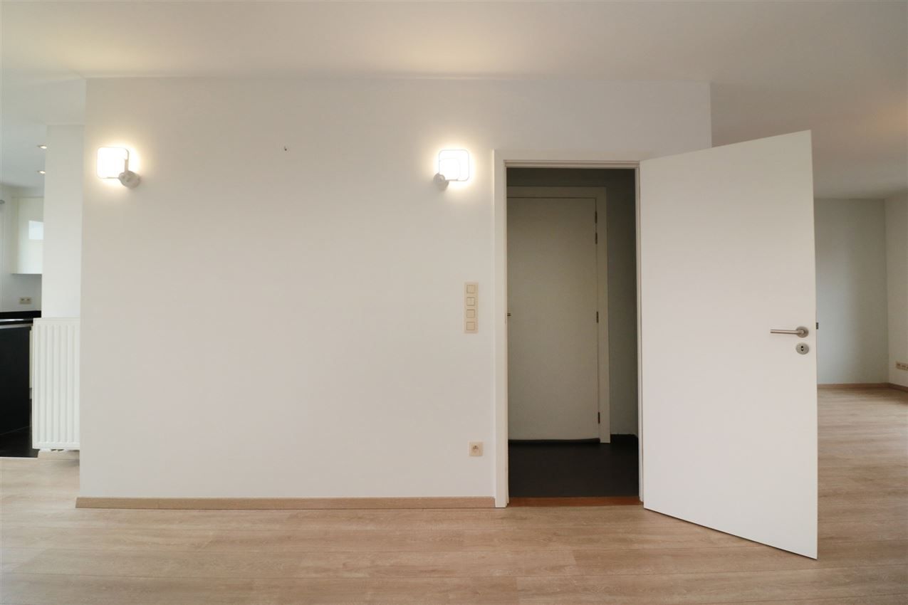 Triplex met groot zuidterras, garage, nabij E314 foto 50