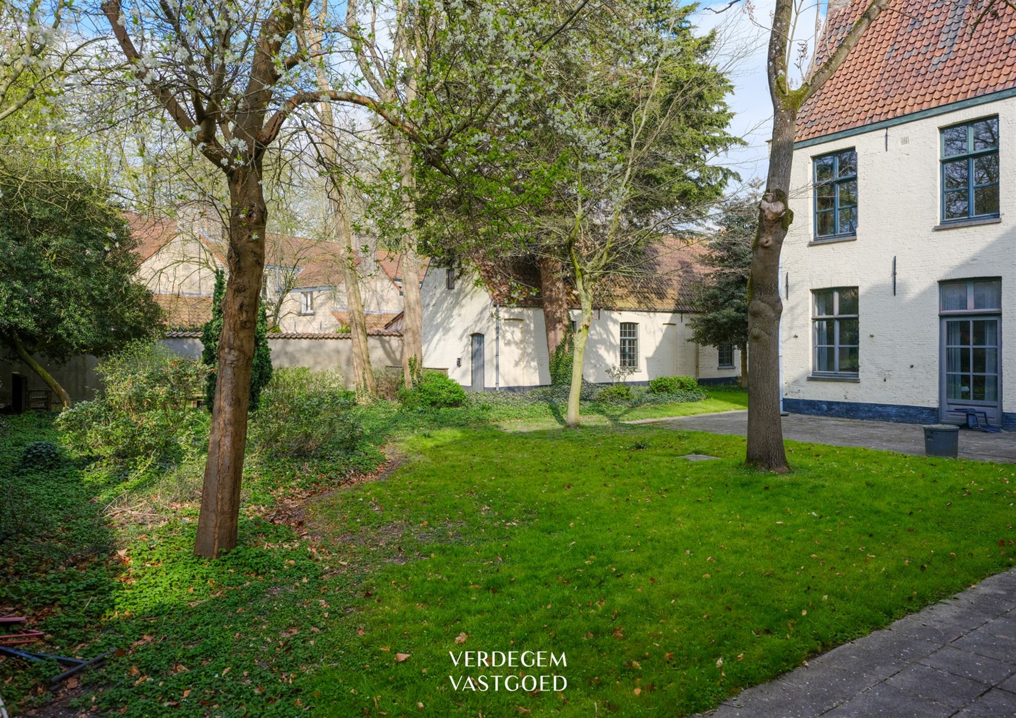 Te herbestemmen historische site 'Godshuizen Van Volden': uniek project met mogelijkheden foto 3