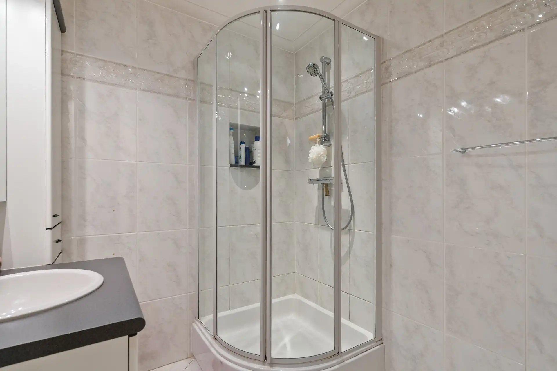 Te renoveren Half open bebouwing op eeen gunstige locatie foto 13
