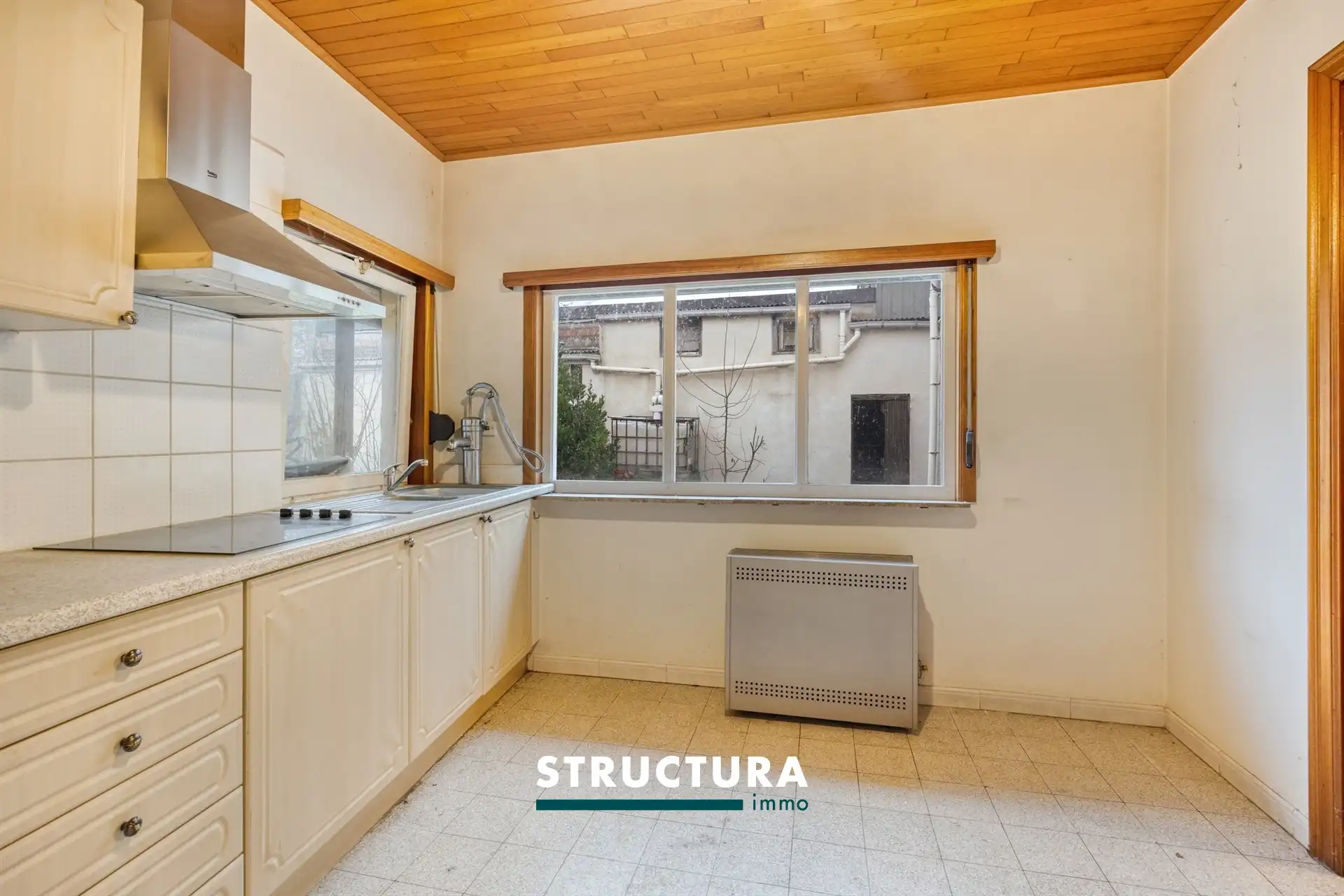 Te renoveren woning met prachtige tuin foto 8