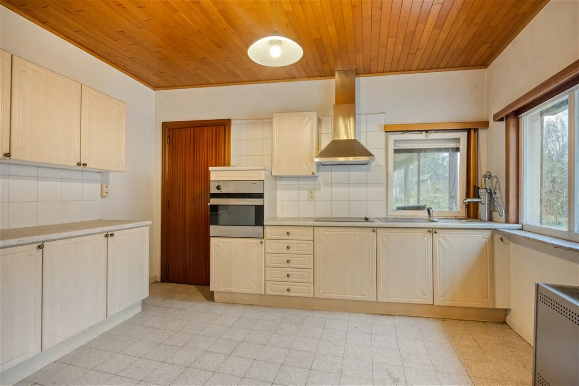 Te renoveren woning met prachtige tuin foto 8