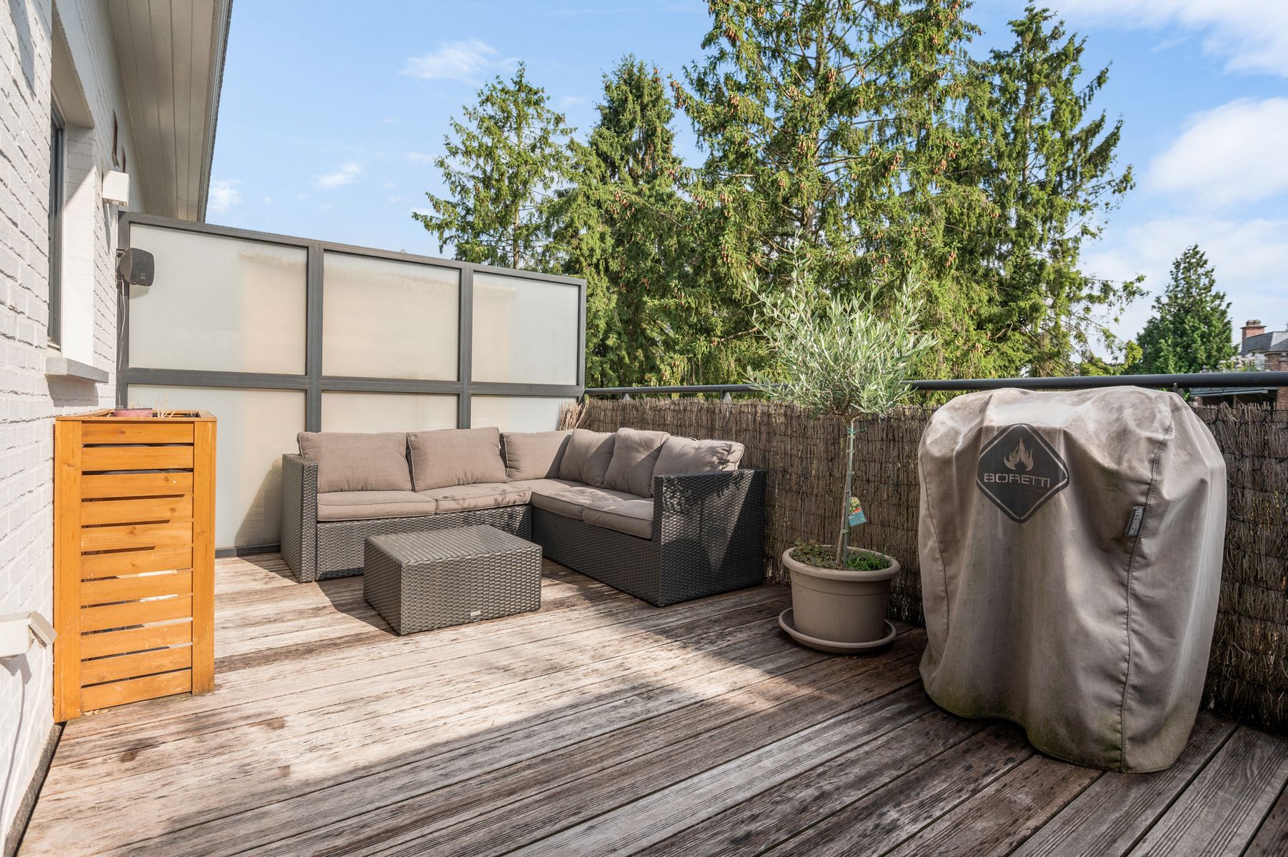 Duplex app. met terras en carport vlakbij het centrum. foto 3