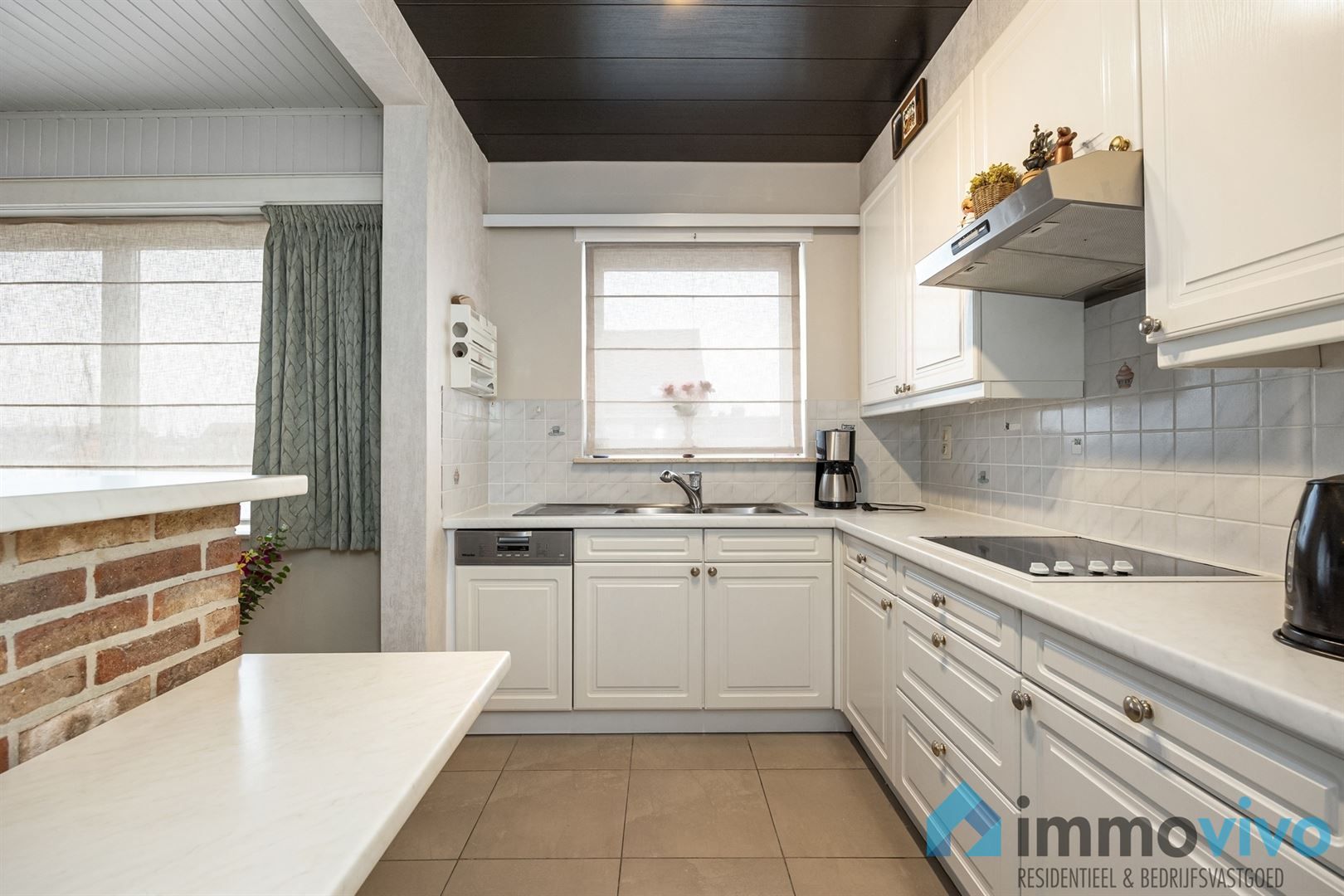 Ruim appartement met 2 slaapkamers en terras. foto 6