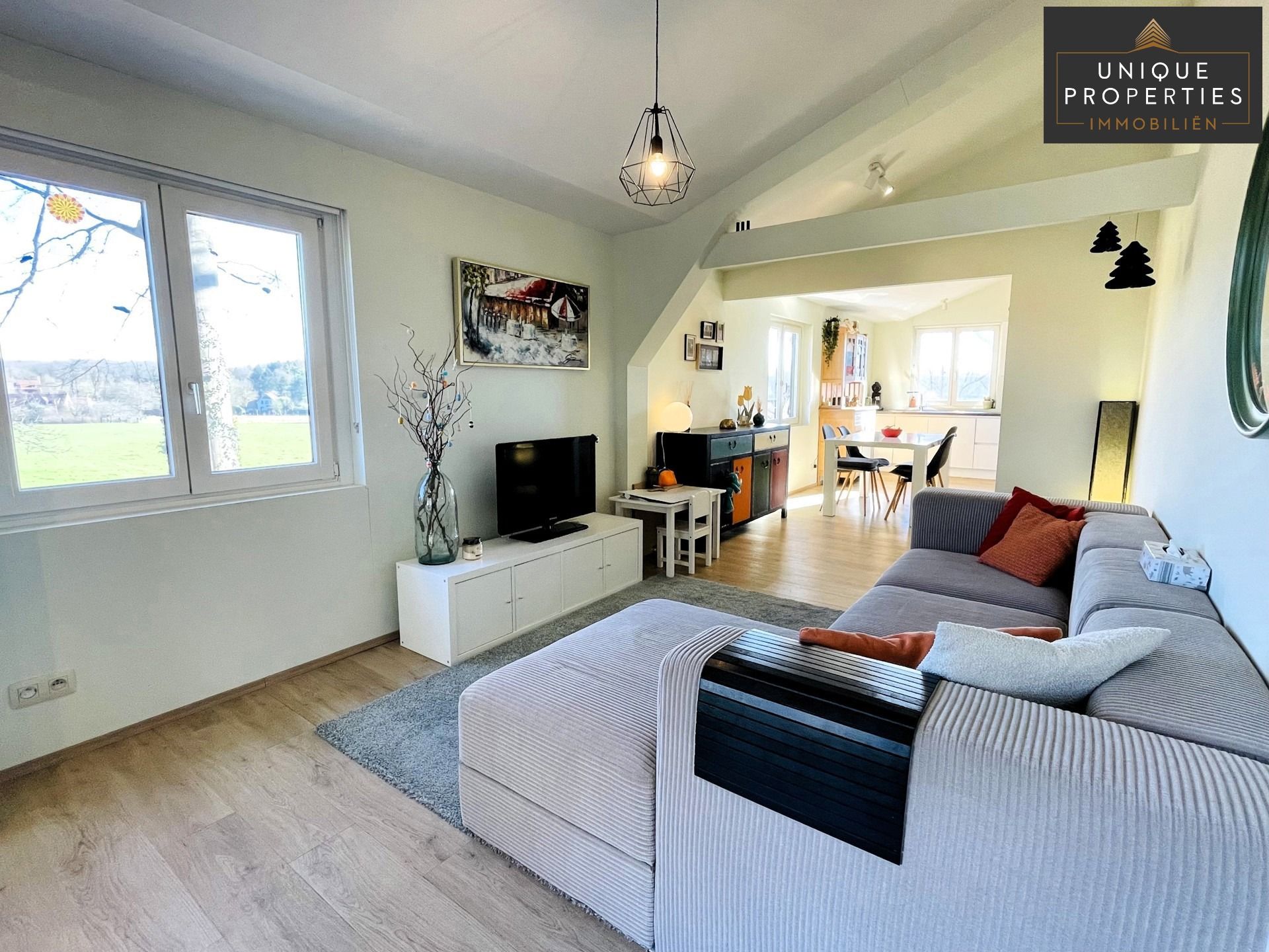 Chalet te koop foto {{pictureIndex}}