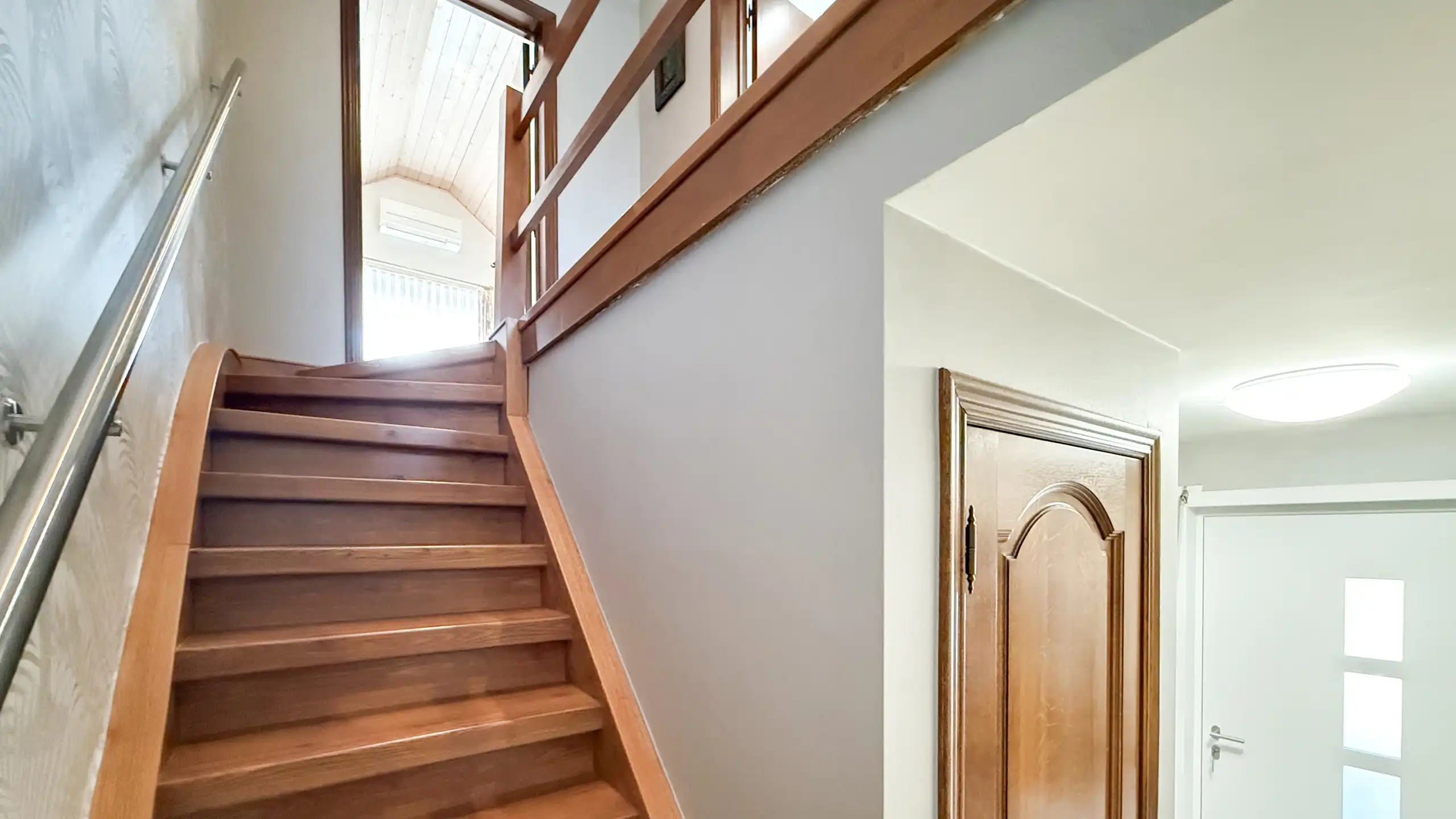 Instapklare woning met 3slpks, tuin, airco en zonnepanelen! foto 20