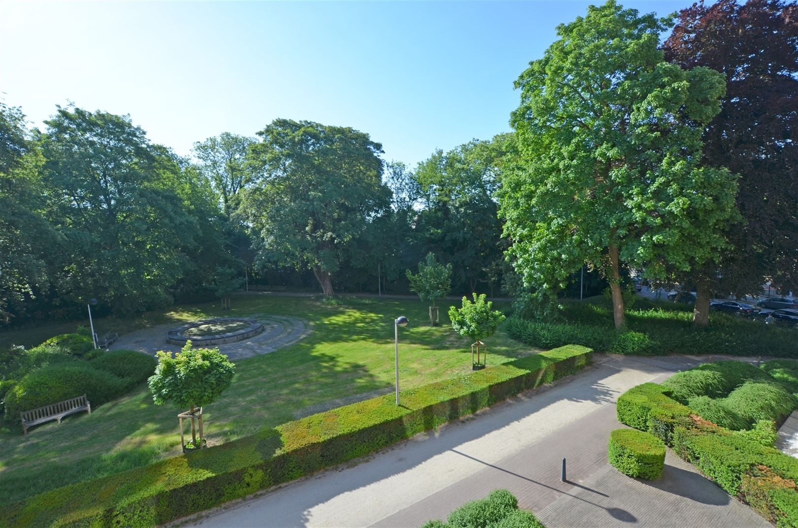 Ruim appartement met drie slaapkamers. foto 3