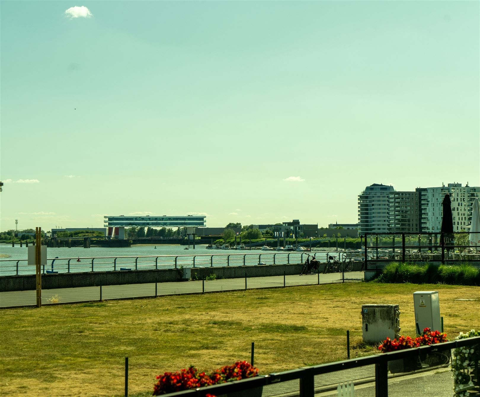Gelijkvloers appartement met prachtig Scheldezicht foto 2