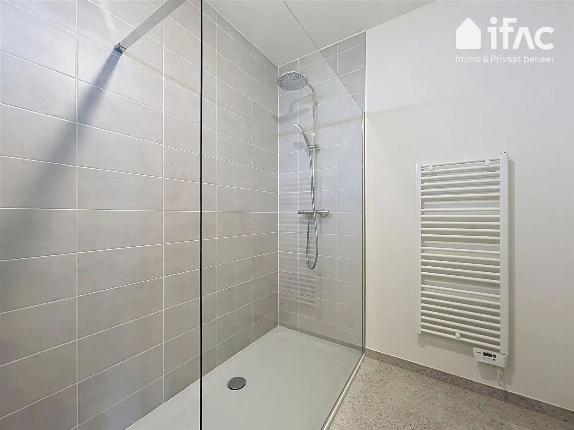 Ruim nieuwbouwappartement met garagebox op de Panquin-site foto 11