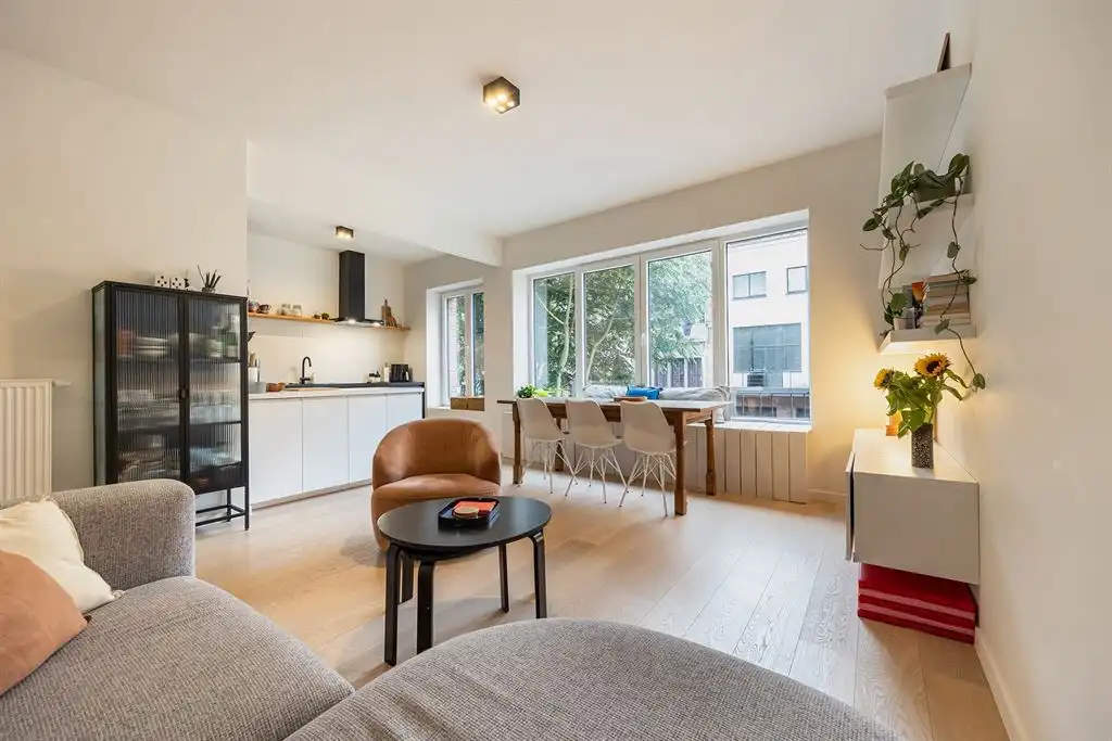 Instapklaar appartement met ruime tuin foto 4