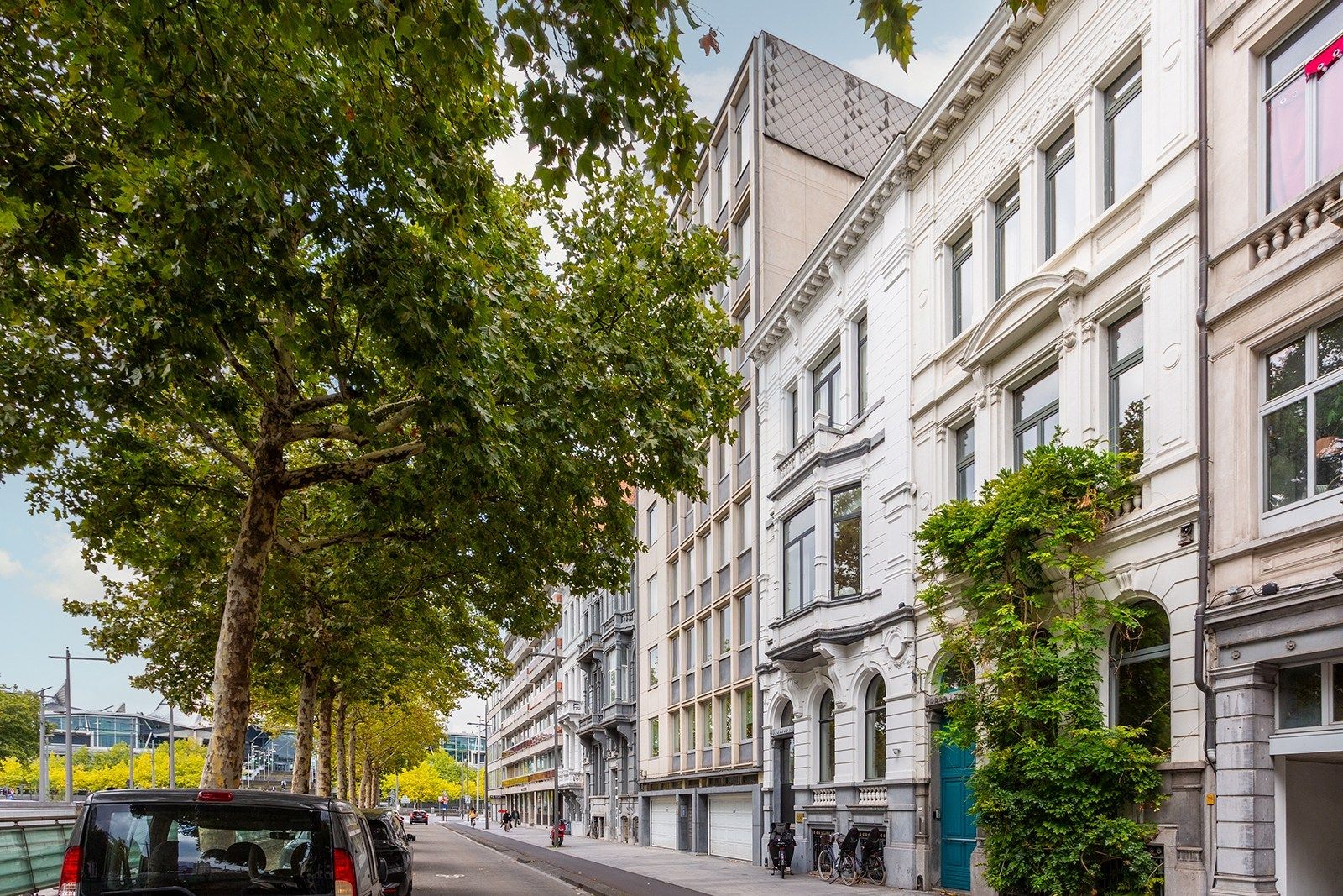 Architecturale parel met een zee van ruimte foto 28