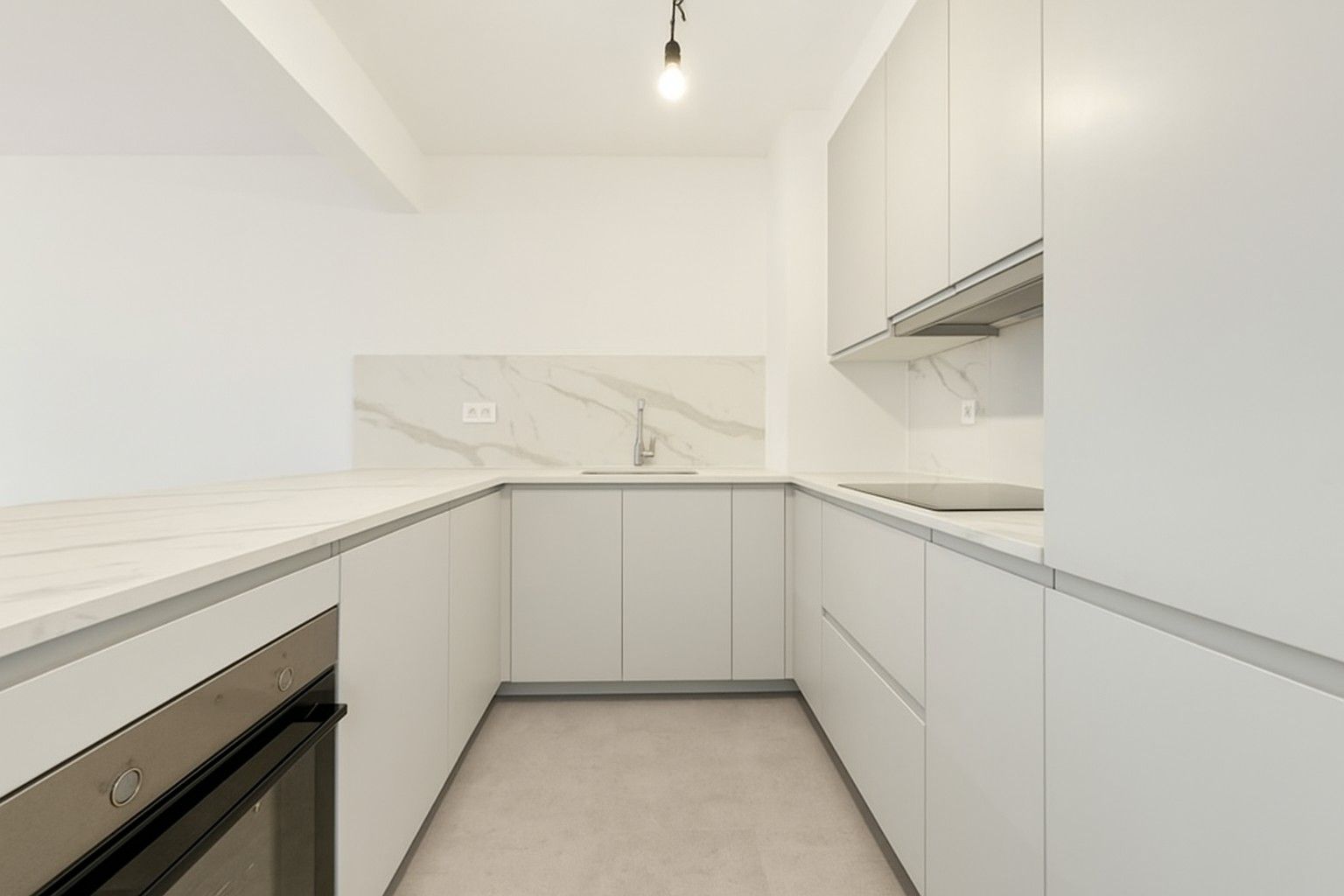 GERENOVEERD APPARTEMENT MET 1 SLK IN HET CENTRUM VAN SINT-TRUIDEN foto 3