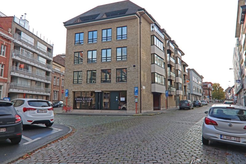 Centraal gelegen ruim appartement met 3 slaapkamers en garage. foto 14