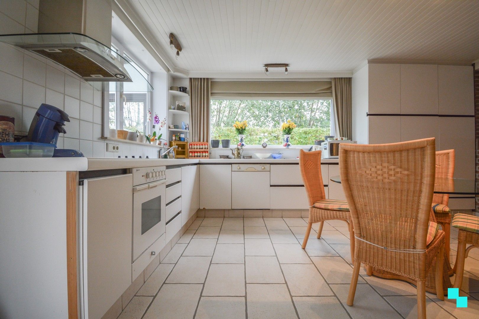 Verrassend ruime HOB met praktijk te Sint-Henricus foto 9